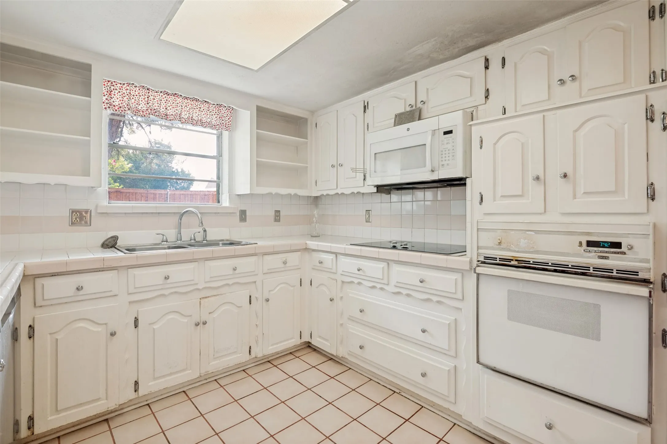 Single Family Residence For Sale in Dallas County , 406 Dula Circle, Duncanville, Texas 75116, 3 Bedroom, 2 Bathroom, 2 Garage spaces, 2,454 Sqft, built in 1975, mls#21331950, Real Estate Agent in Duncanville, Homes For Sale in Dallas county, Homes For Sale in Duncanville, Realtor in Duncanville Texas, Real Estate Brokerage Independent Realty Texas, Luminita Cordes Realtor