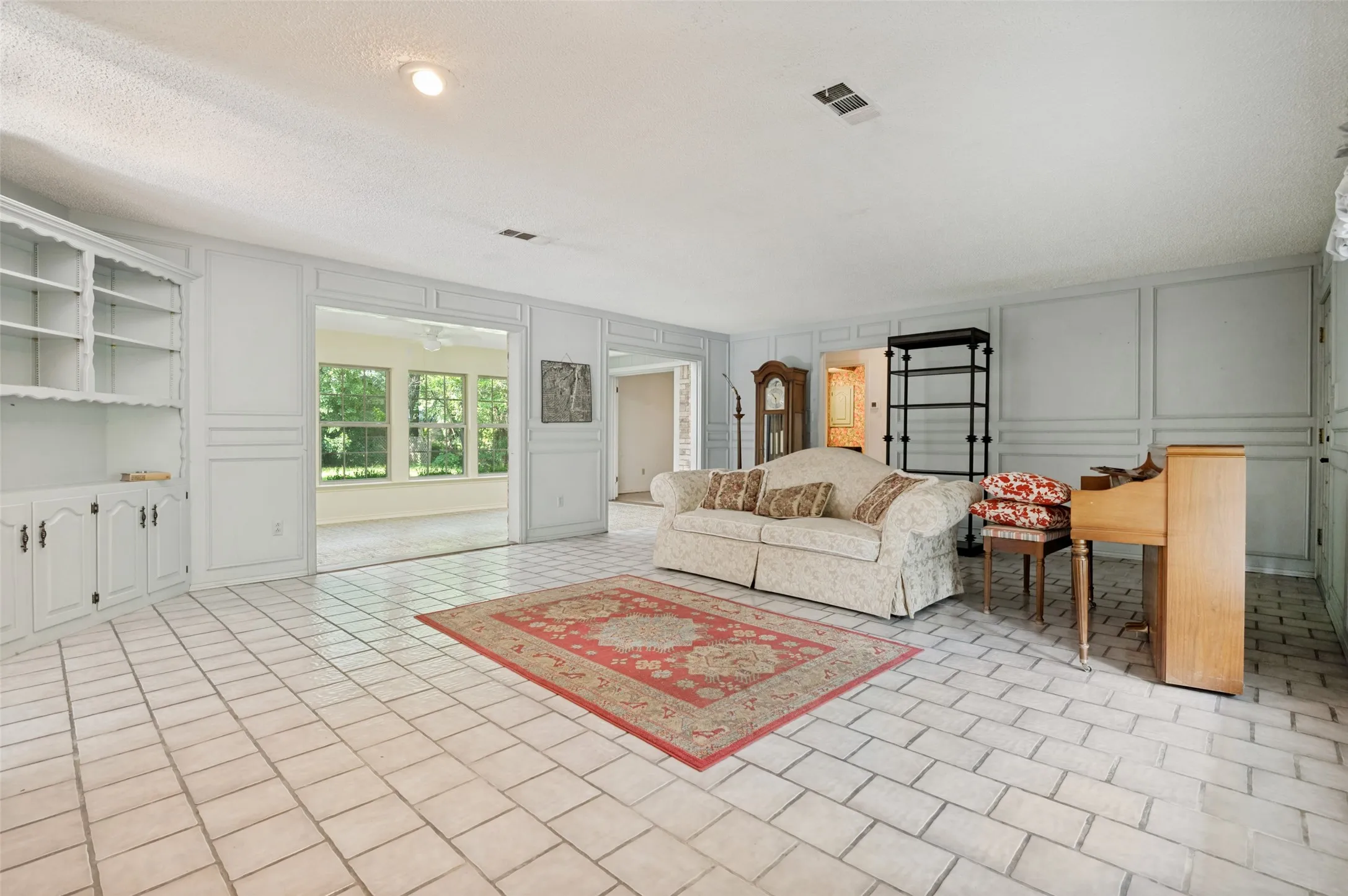 Single Family Residence For Sale in Dallas County , 406 Dula Circle, Duncanville, Texas 75116, 3 Bedroom, 2 Bathroom, 2 Garage spaces, 2,454 Sqft, built in 1975, mls#21331950, Real Estate Agent in Duncanville, Homes For Sale in Dallas county, Homes For Sale in Duncanville, Realtor in Duncanville Texas, Real Estate Brokerage Independent Realty Texas, Luminita Cordes Realtor