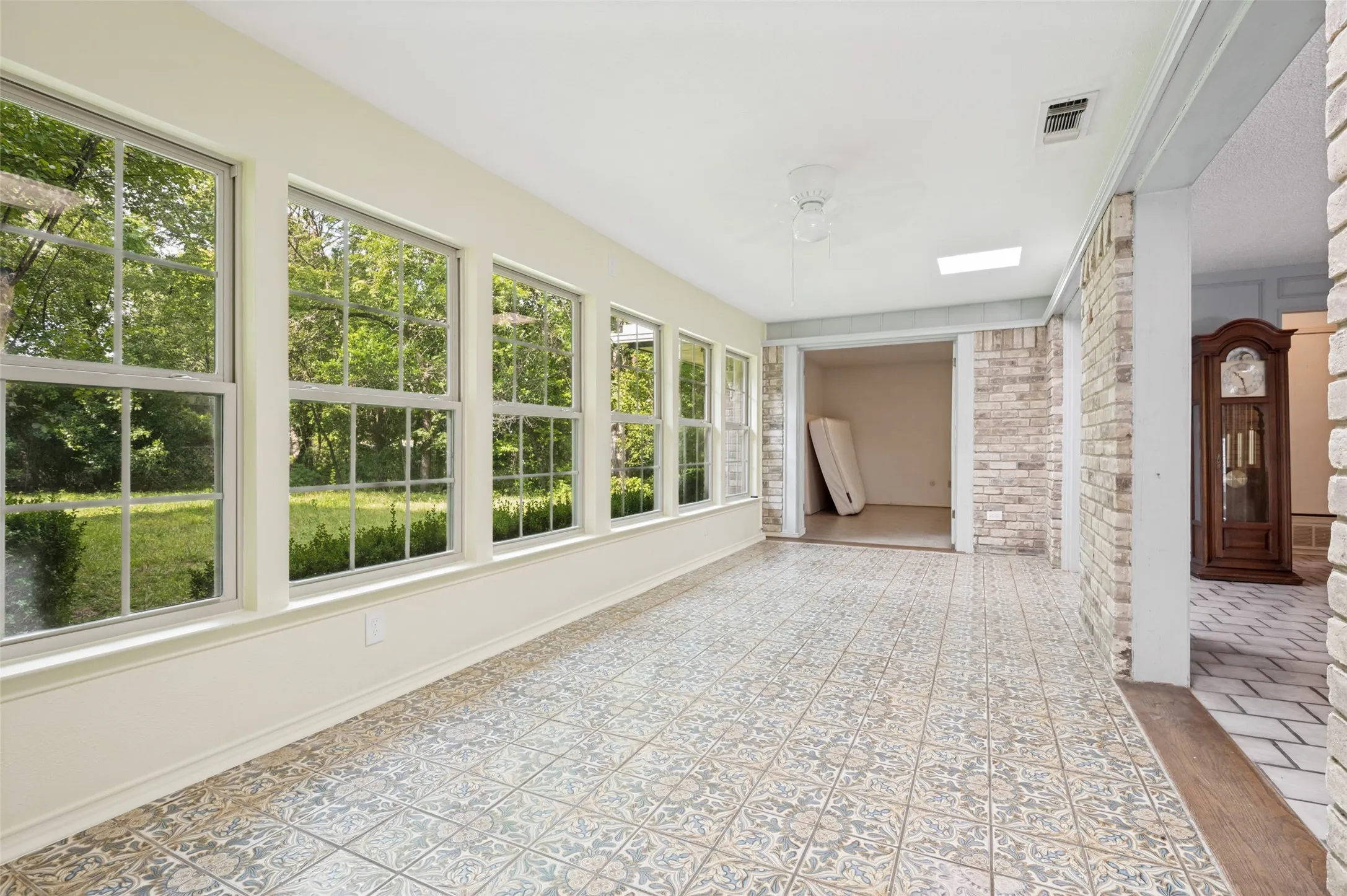Single Family Residence For Sale in Dallas County , 406 Dula Circle, Duncanville, Texas 75116, 3 Bedroom, 2 Bathroom, 2 Garage spaces, 2,454 Sqft, built in 1975, mls#21331950, Real Estate Agent in Duncanville, Homes For Sale in Dallas county, Homes For Sale in Duncanville, Realtor in Duncanville Texas, Real Estate Brokerage Independent Realty Texas, Luminita Cordes Realtor