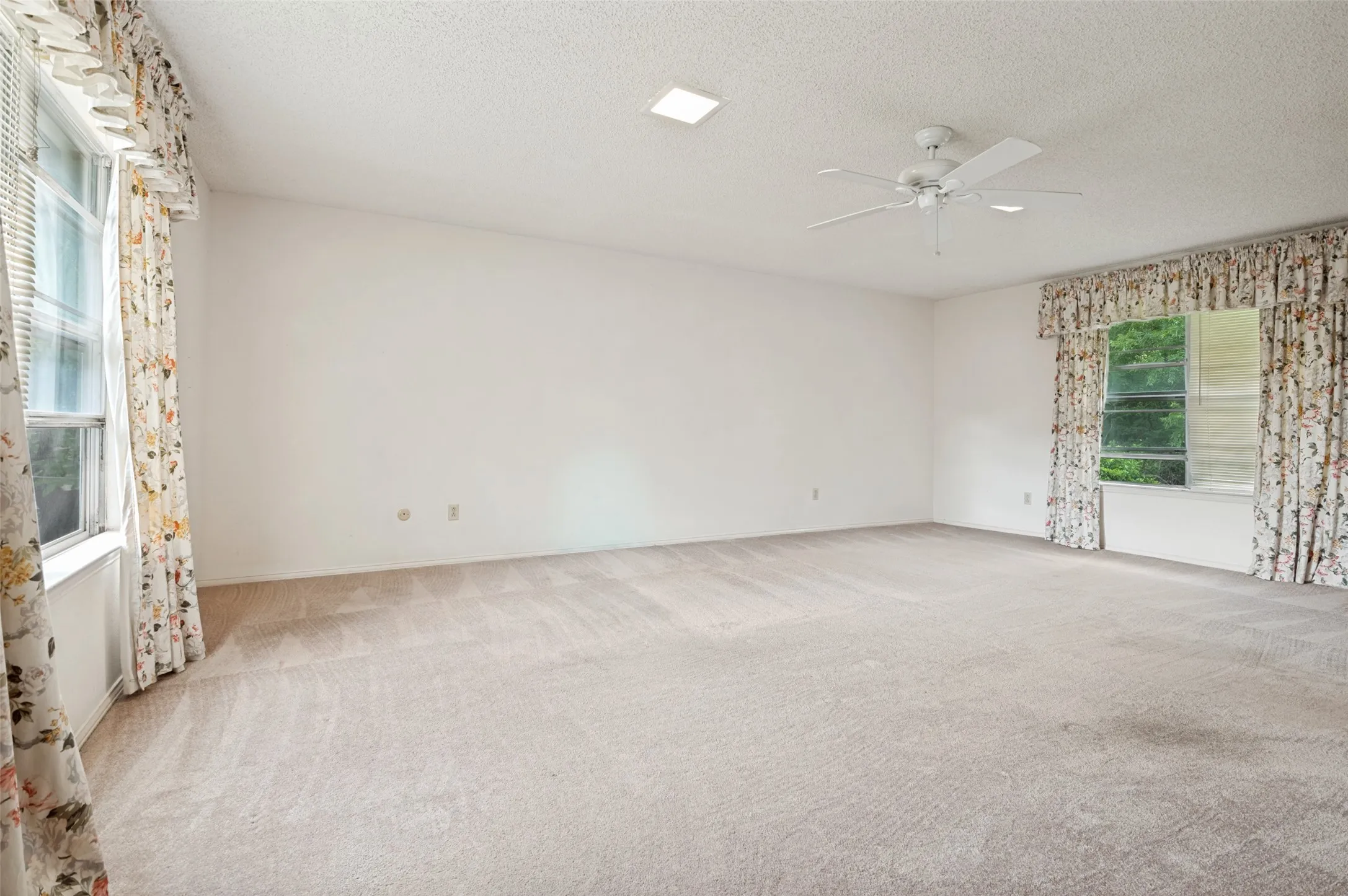 Single Family Residence For Sale in Dallas County , 406 Dula Circle, Duncanville, Texas 75116, 3 Bedroom, 2 Bathroom, 2 Garage spaces, 2,454 Sqft, built in 1975, mls#21331950, Real Estate Agent in Duncanville, Homes For Sale in Dallas county, Homes For Sale in Duncanville, Realtor in Duncanville Texas, Real Estate Brokerage Independent Realty Texas, Luminita Cordes Realtor