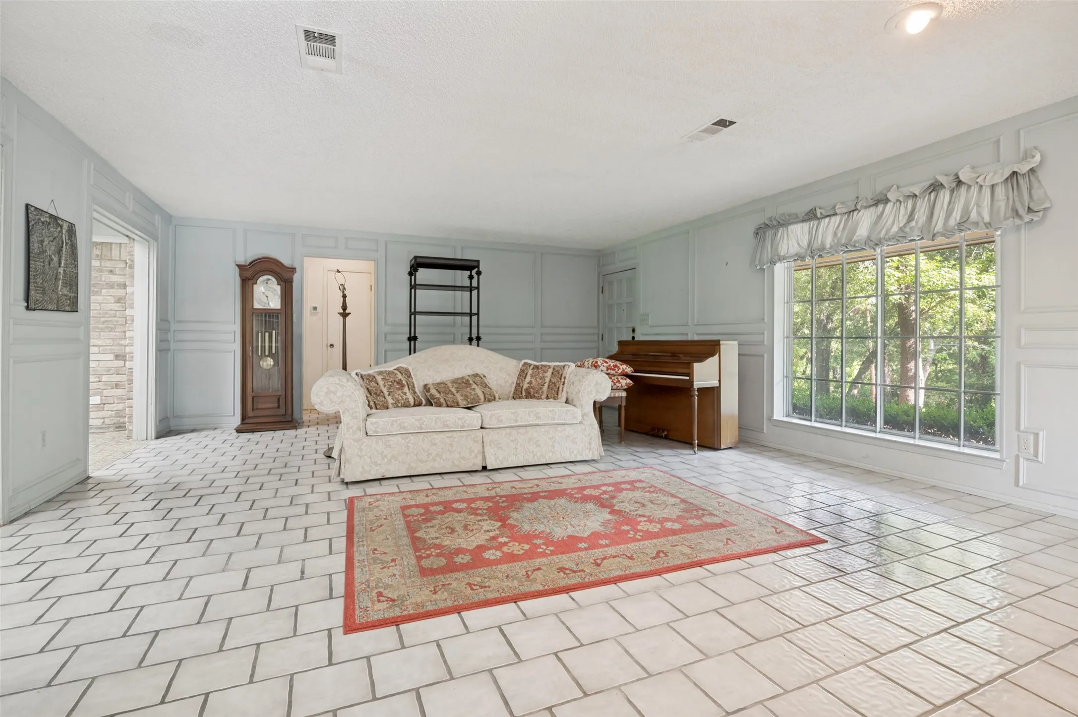 Single Family Residence For Sale in Dallas County , 406 Dula Circle, Duncanville, Texas 75116, 3 Bedroom, 2 Bathroom, 2 Garage spaces, 2,454 Sqft, built in 1975, mls#21331950, Real Estate Agent in Duncanville, Homes For Sale in Dallas county, Homes For Sale in Duncanville, Realtor in Duncanville Texas, Real Estate Brokerage Independent Realty Texas, Luminita Cordes Realtor