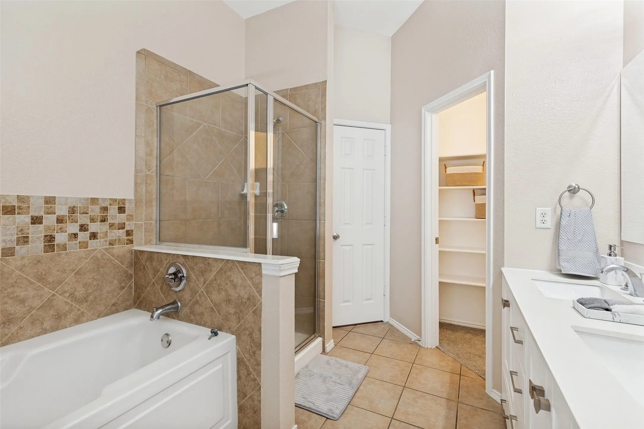 Soaking tub and shower