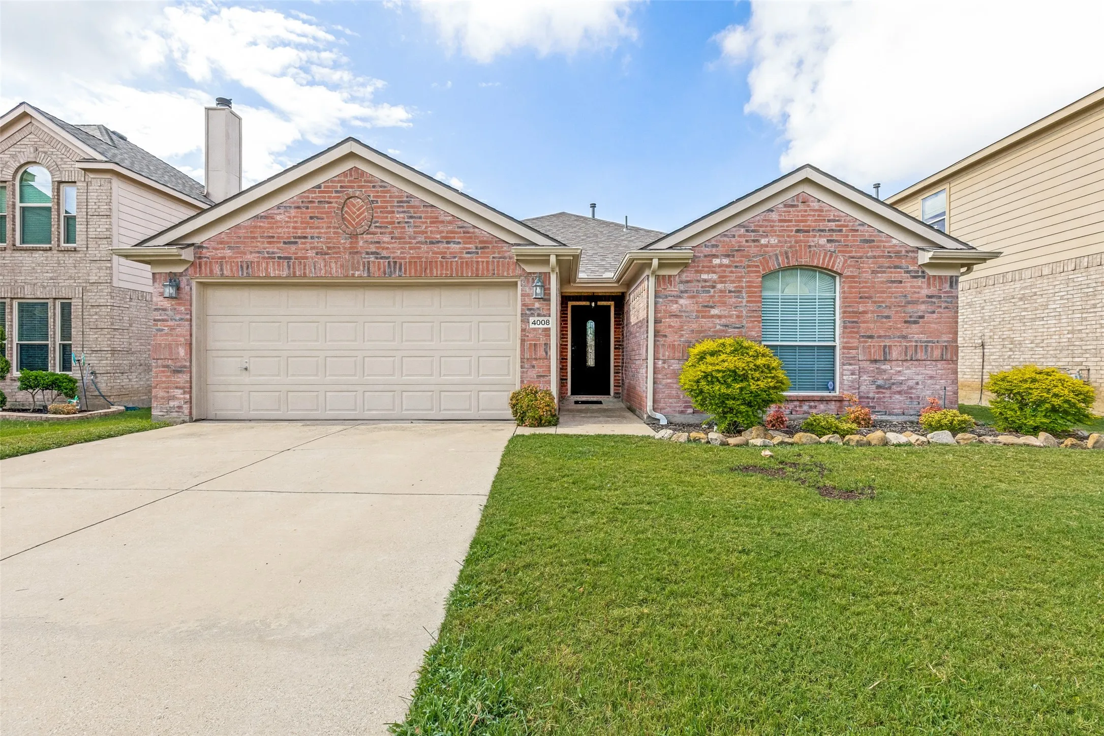 Single Family Residence For Sale in Tarrant County , 4008 Drexmore Road, Fort Worth, Texas 76244, 3 Bedroom, 2 Bathroom, 2 Garage spaces, 1,476 Sqft, built in 2003, mls#21329764, Real Estate Agent in Fort Worth, Homes For Sale in Tarrant county, Homes For Sale in Fort Worth, Realtor in Fort Worth Texas, Real Estate Brokerage Independent Realty Texas, Luminita Cordes Realtor