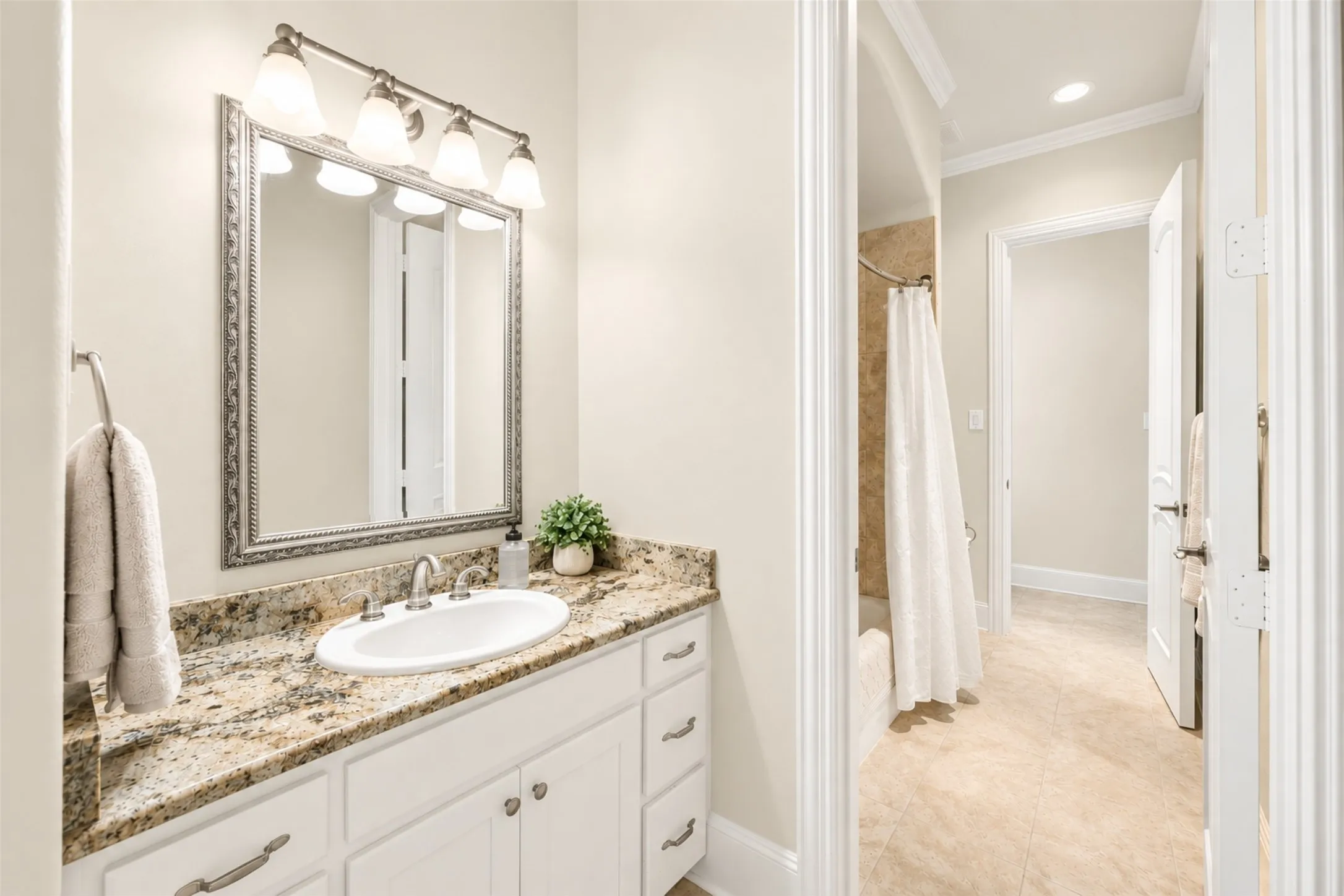 Single Family Residence For Sale in Collin County , 79 Seis Lagos Trail, Lucas, Texas 75098, 4 Bedroom, 4 Bathroom, 3 Garage spaces, 4,034 Sqft, built in 2004, mls#21331404, Real Estate Agent in Lucas, Homes For Sale in Collin county, Homes For Sale in Lucas, Realtor in Lucas Texas, Real Estate Brokerage Independent Realty Texas, Luminita Cordes Realtor