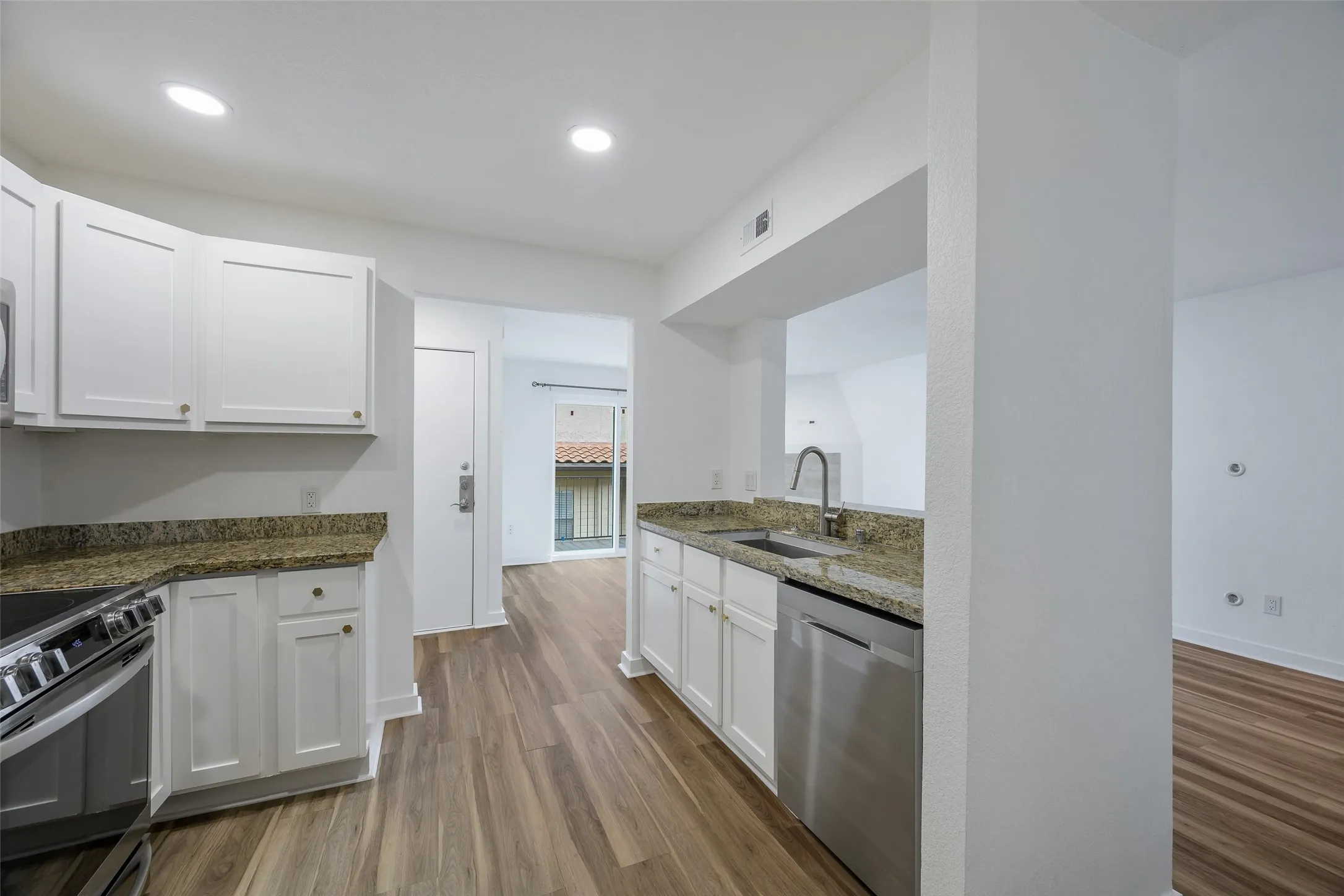 Condominium For Sale in Dallas County , 4777 Cedar Springs Road 7P, Dallas, Texas 75219, 2 Bedroom, 2 Bathroom, 1 Garage spaces, 890 Sqft, built in 1983, mls#21326524, Real Estate Agent in Dallas, Homes For Sale in Dallas county, Homes For Sale in Dallas, Realtor in Dallas Texas, Real Estate Brokerage Independent Realty Texas, Luminita Cordes Realtor