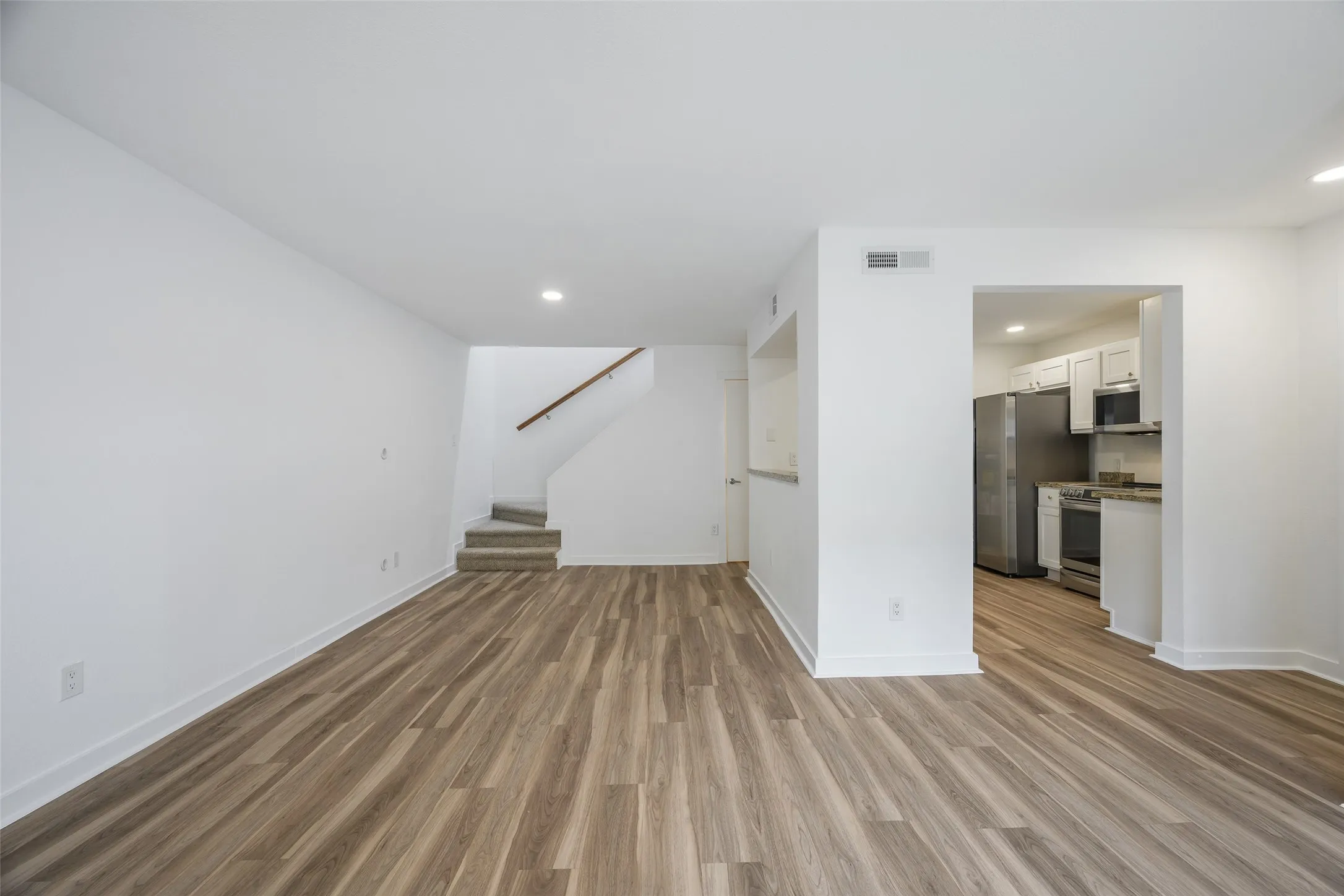 Condominium For Sale in Dallas County , 4777 Cedar Springs Road 7P, Dallas, Texas 75219, 2 Bedroom, 2 Bathroom, 1 Garage spaces, 890 Sqft, built in 1983, mls#21326524, Real Estate Agent in Dallas, Homes For Sale in Dallas county, Homes For Sale in Dallas, Realtor in Dallas Texas, Real Estate Brokerage Independent Realty Texas, Luminita Cordes Realtor