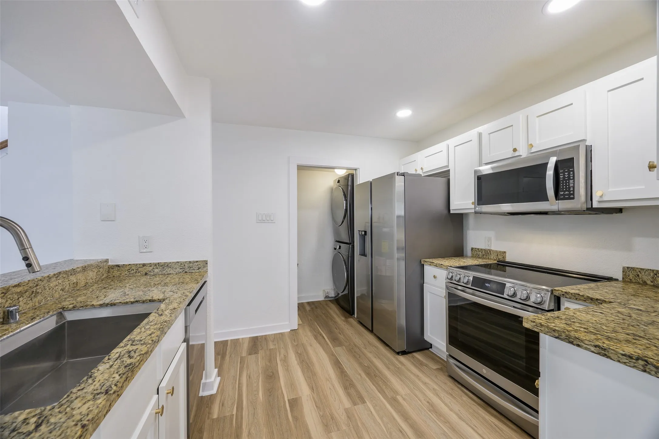 Condominium For Sale in Dallas County , 4777 Cedar Springs Road 7P, Dallas, Texas 75219, 2 Bedroom, 2 Bathroom, 1 Garage spaces, 890 Sqft, built in 1983, mls#21326524, Real Estate Agent in Dallas, Homes For Sale in Dallas county, Homes For Sale in Dallas, Realtor in Dallas Texas, Real Estate Brokerage Independent Realty Texas, Luminita Cordes Realtor
