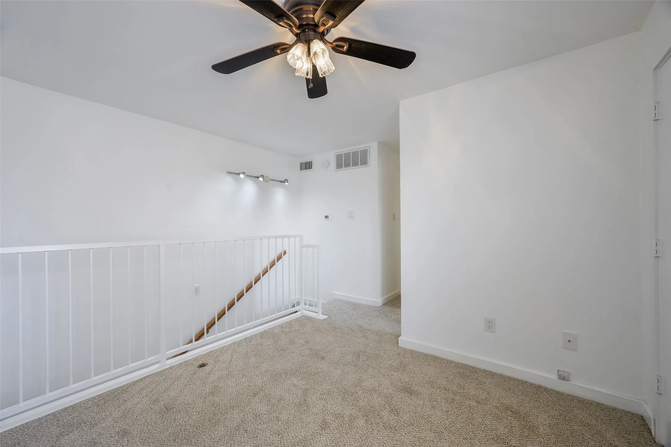 Upstairs Loft/Second Bedroom