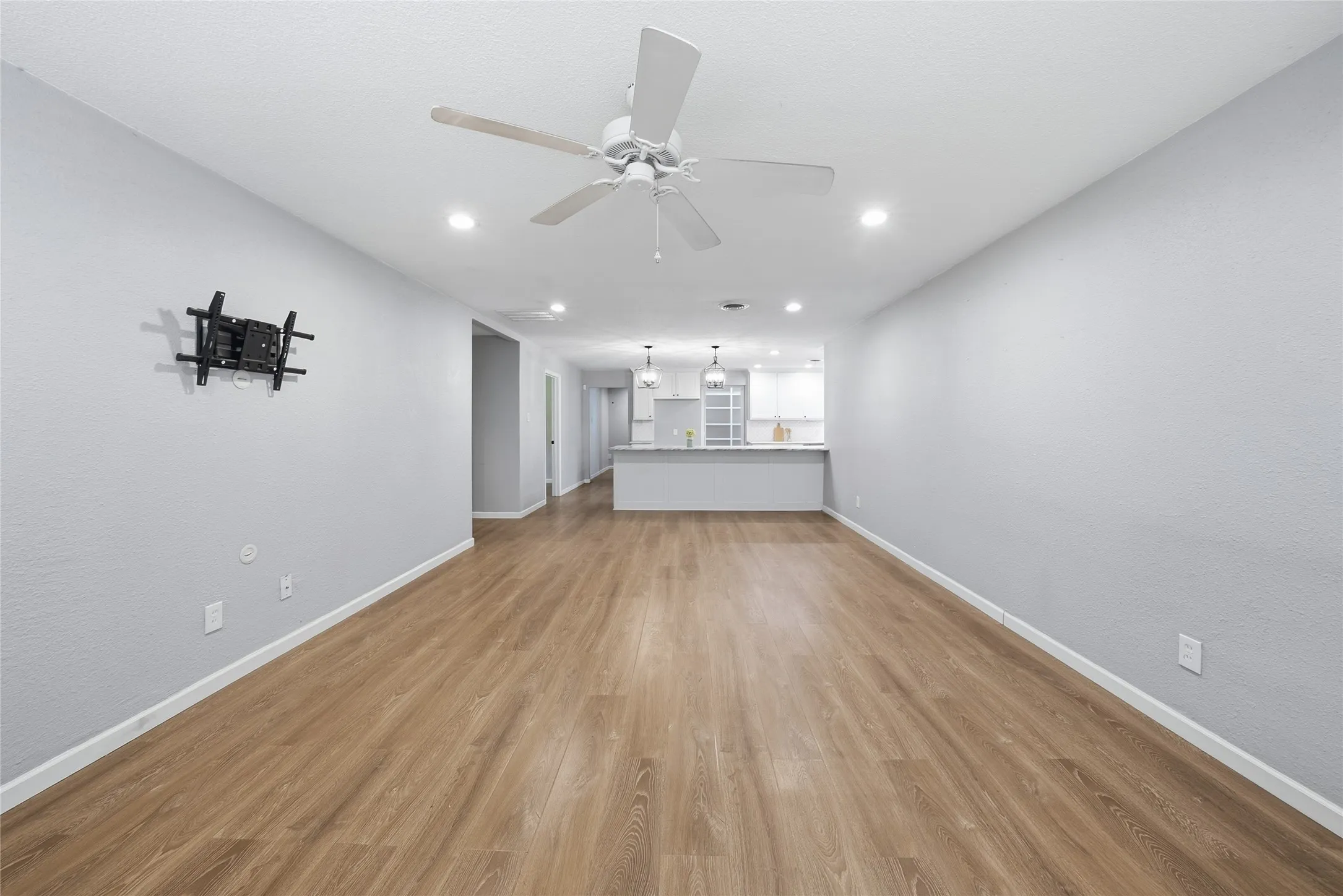 Single Family Residence For Sale in Tarrant County , 7362 Robinhood Lane, Fort Worth, Texas 76112, 3 Bedroom, 2 Bathroom, 2 Garage spaces, 2,090 Sqft, built in 1959, mls#21317445, Real Estate Agent in Fort Worth, Homes For Sale in Tarrant county, Homes For Sale in Fort Worth, Realtor in Fort Worth Texas, Real Estate Brokerage Independent Realty Texas, Luminita Cordes Realtor