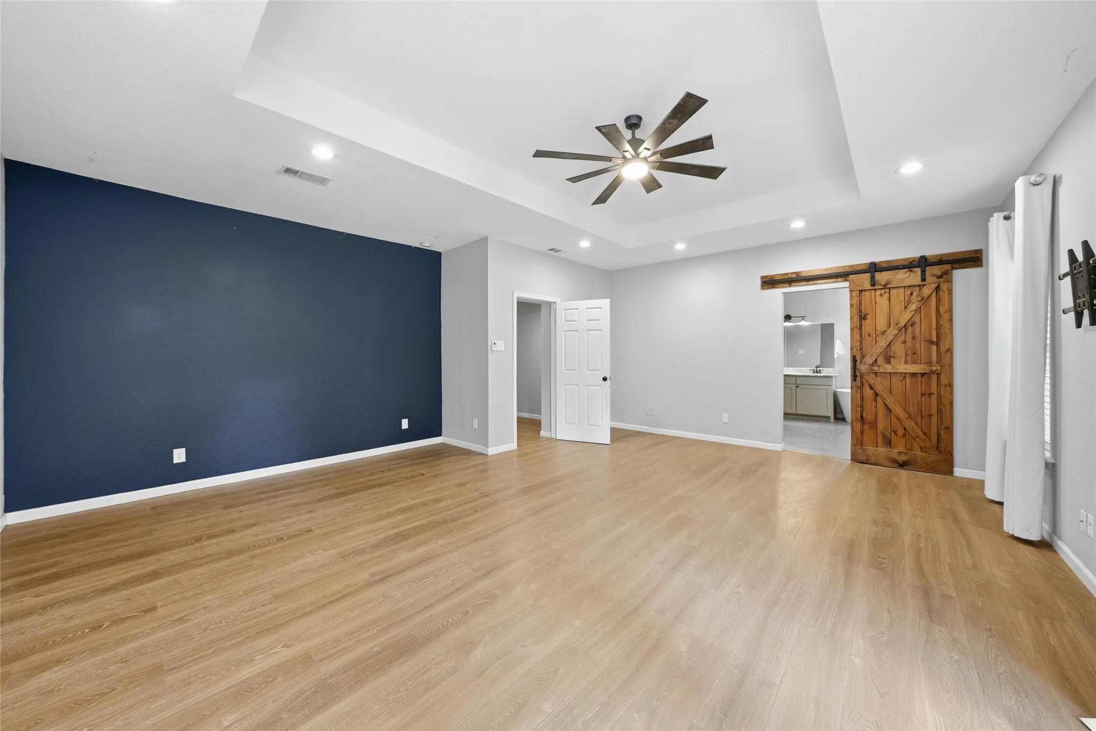 Single Family Residence For Sale in Tarrant County , 7362 Robinhood Lane, Fort Worth, Texas 76112, 3 Bedroom, 2 Bathroom, 2 Garage spaces, 2,090 Sqft, built in 1959, mls#21317445, Real Estate Agent in Fort Worth, Homes For Sale in Tarrant county, Homes For Sale in Fort Worth, Realtor in Fort Worth Texas, Real Estate Brokerage Independent Realty Texas, Luminita Cordes Realtor