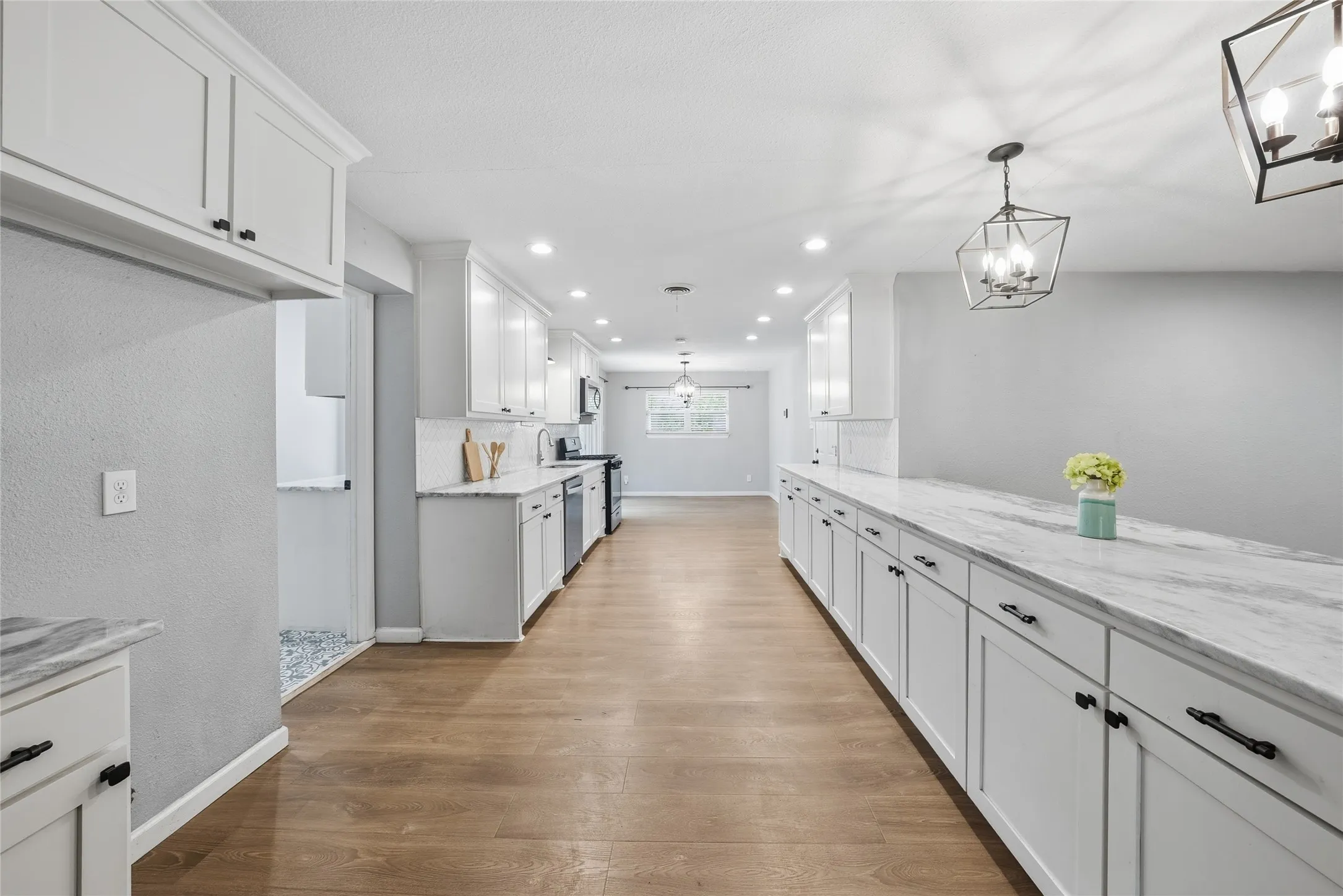 Single Family Residence For Sale in Tarrant County , 7362 Robinhood Lane, Fort Worth, Texas 76112, 3 Bedroom, 2 Bathroom, 2 Garage spaces, 2,090 Sqft, built in 1959, mls#21317445, Real Estate Agent in Fort Worth, Homes For Sale in Tarrant county, Homes For Sale in Fort Worth, Realtor in Fort Worth Texas, Real Estate Brokerage Independent Realty Texas, Luminita Cordes Realtor
