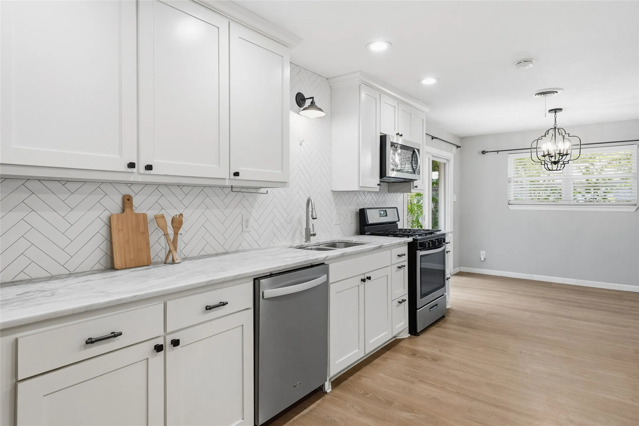 Single Family Residence For Sale in Tarrant County , 7362 Robinhood Lane, Fort Worth, Texas 76112, 3 Bedroom, 2 Bathroom, 2 Garage spaces, 2,090 Sqft, built in 1959, mls#21317445, Real Estate Agent in Fort Worth, Homes For Sale in Tarrant county, Homes For Sale in Fort Worth, Realtor in Fort Worth Texas, Real Estate Brokerage Independent Realty Texas, Luminita Cordes Realtor