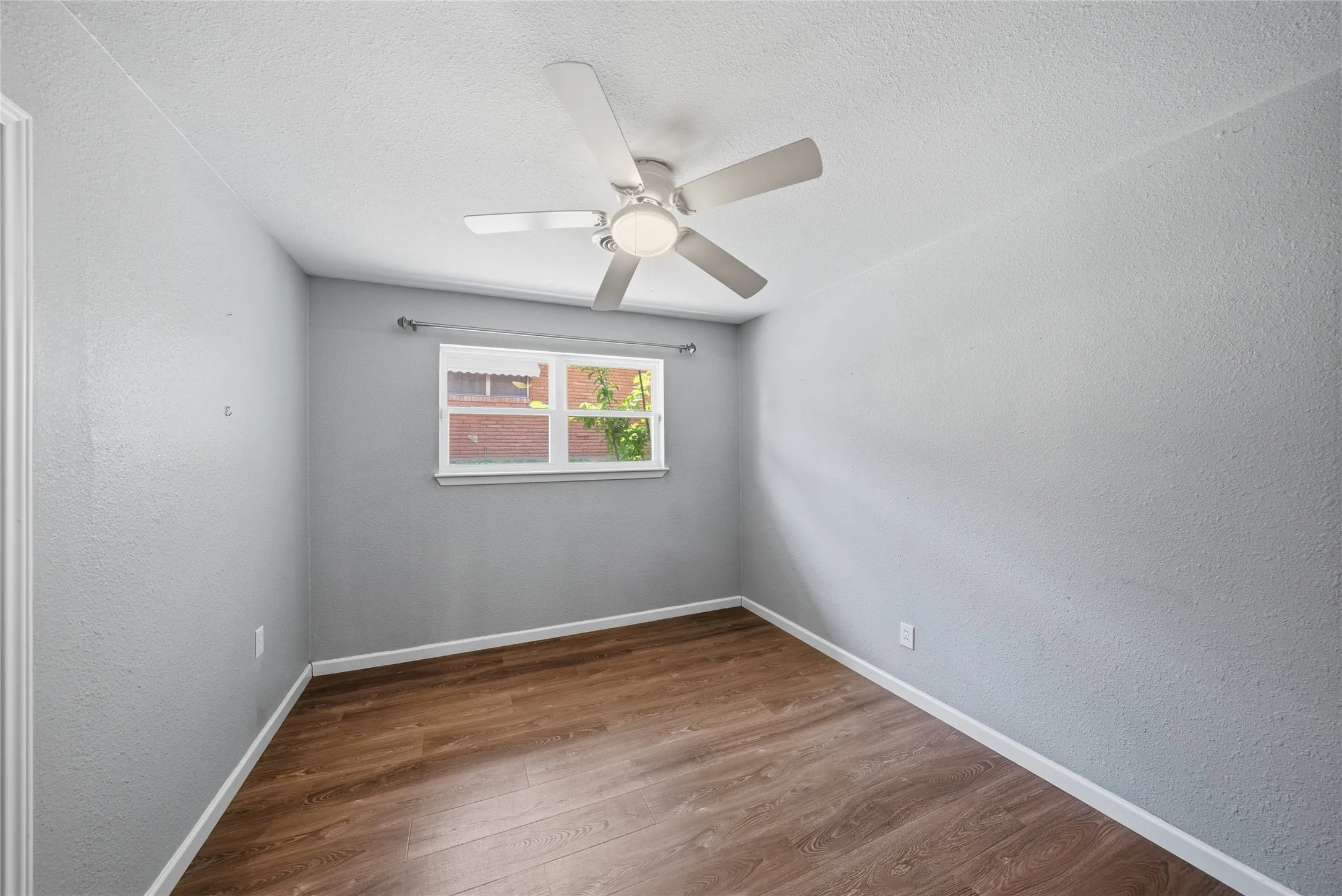 Single Family Residence For Sale in Tarrant County , 7362 Robinhood Lane, Fort Worth, Texas 76112, 3 Bedroom, 2 Bathroom, 2 Garage spaces, 2,090 Sqft, built in 1959, mls#21317445, Real Estate Agent in Fort Worth, Homes For Sale in Tarrant county, Homes For Sale in Fort Worth, Realtor in Fort Worth Texas, Real Estate Brokerage Independent Realty Texas, Luminita Cordes Realtor