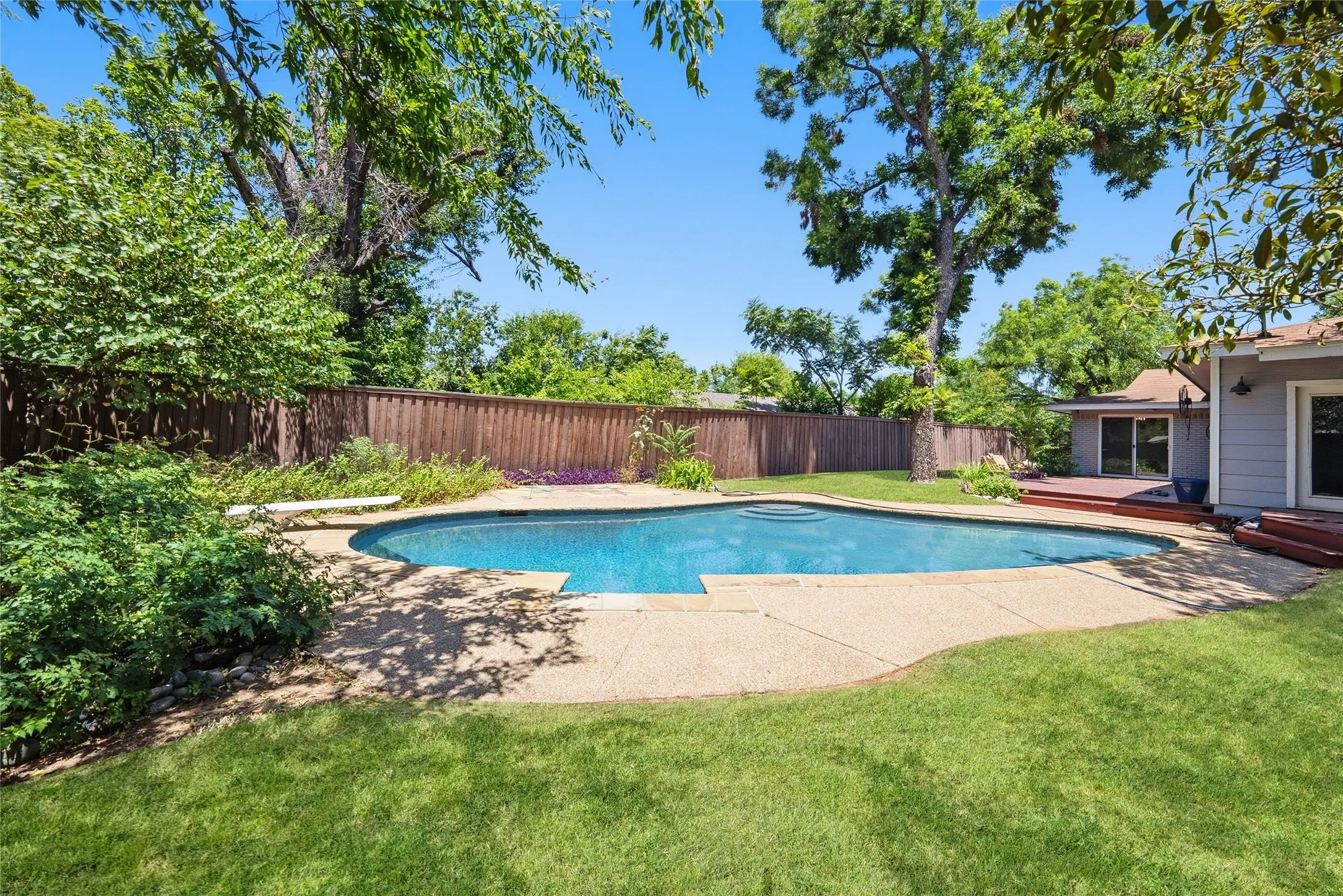Single Family Residence For Sale in Tarrant County , 7362 Robinhood Lane, Fort Worth, Texas 76112, 3 Bedroom, 2 Bathroom, 2 Garage spaces, 2,090 Sqft, built in 1959, mls#21317445, Real Estate Agent in Fort Worth, Homes For Sale in Tarrant county, Homes For Sale in Fort Worth, Realtor in Fort Worth Texas, Real Estate Brokerage Independent Realty Texas, Luminita Cordes Realtor