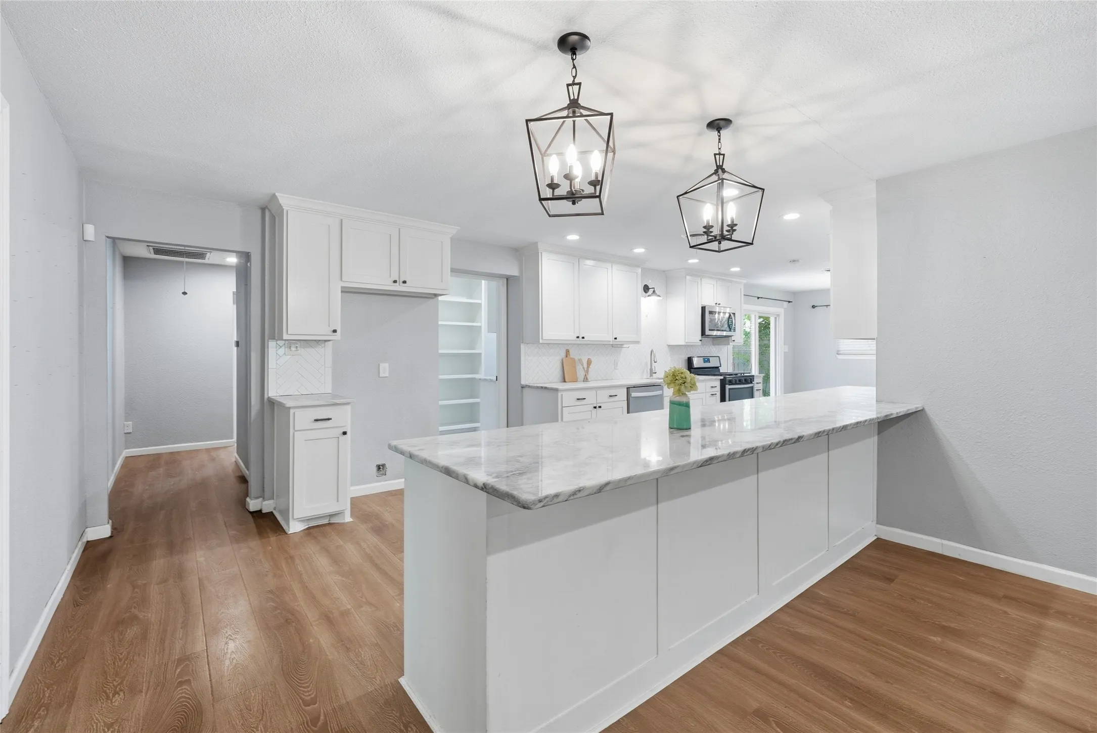 Single Family Residence For Sale in Tarrant County , 7362 Robinhood Lane, Fort Worth, Texas 76112, 3 Bedroom, 2 Bathroom, 2 Garage spaces, 2,090 Sqft, built in 1959, mls#21317445, Real Estate Agent in Fort Worth, Homes For Sale in Tarrant county, Homes For Sale in Fort Worth, Realtor in Fort Worth Texas, Real Estate Brokerage Independent Realty Texas, Luminita Cordes Realtor