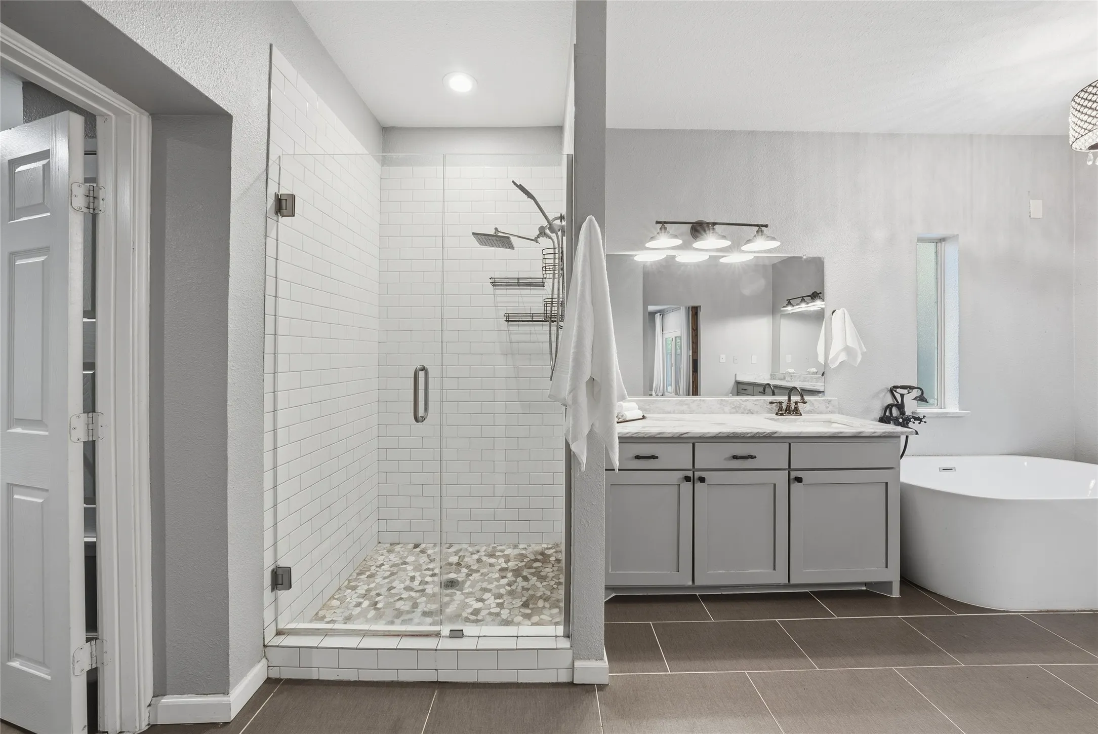 Single Family Residence For Sale in Tarrant County , 7362 Robinhood Lane, Fort Worth, Texas 76112, 3 Bedroom, 2 Bathroom, 2 Garage spaces, 2,090 Sqft, built in 1959, mls#21317445, Real Estate Agent in Fort Worth, Homes For Sale in Tarrant county, Homes For Sale in Fort Worth, Realtor in Fort Worth Texas, Real Estate Brokerage Independent Realty Texas, Luminita Cordes Realtor
