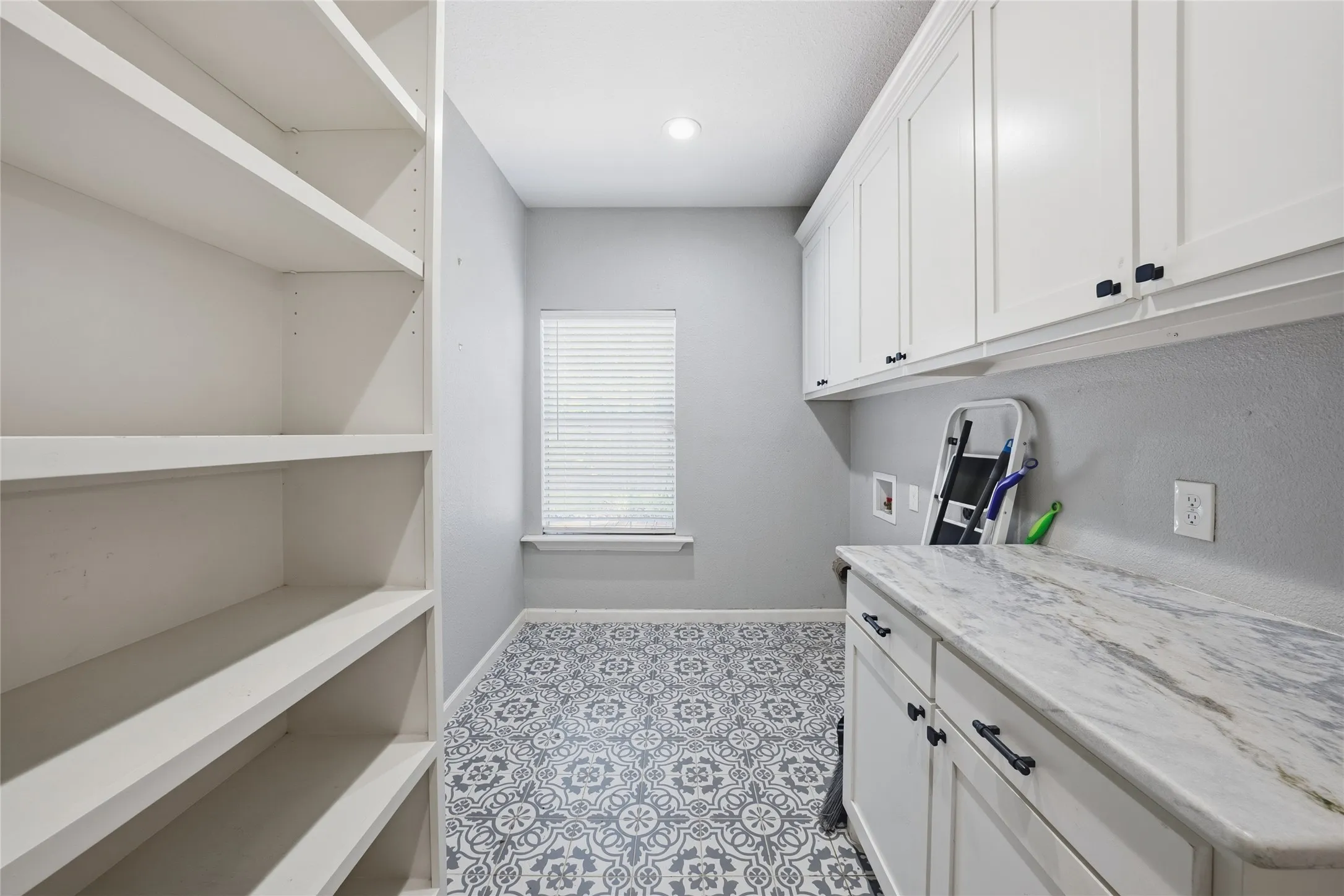 Single Family Residence For Sale in Tarrant County , 7362 Robinhood Lane, Fort Worth, Texas 76112, 3 Bedroom, 2 Bathroom, 2 Garage spaces, 2,090 Sqft, built in 1959, mls#21317445, Real Estate Agent in Fort Worth, Homes For Sale in Tarrant county, Homes For Sale in Fort Worth, Realtor in Fort Worth Texas, Real Estate Brokerage Independent Realty Texas, Luminita Cordes Realtor