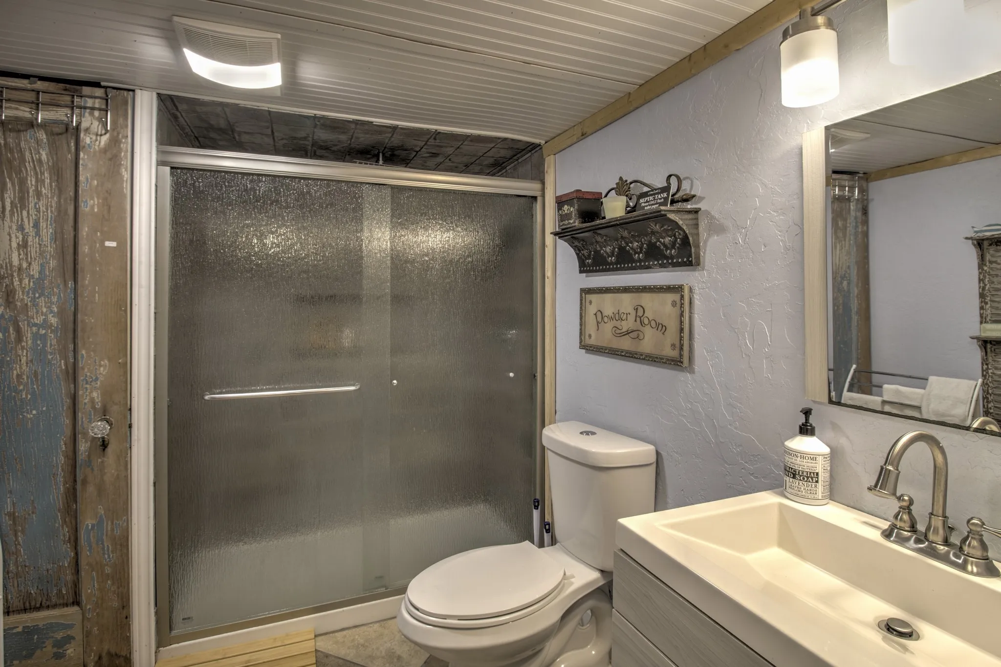 Single Family Residence For Sale in Grayson County , 12 Old Shawnee Trail Drive, Gordonville, Texas 76245, 3 Bedroom, 1 Bathroom, Garage spaces, 1,690 Sqft, built in 1971, mls#21324648, Real Estate Agent in Gordonville, Homes For Sale in Grayson county, Homes For Sale in Gordonville, Realtor in Gordonville Texas, Real Estate Brokerage Independent Realty Texas, Luminita Cordes Realtor