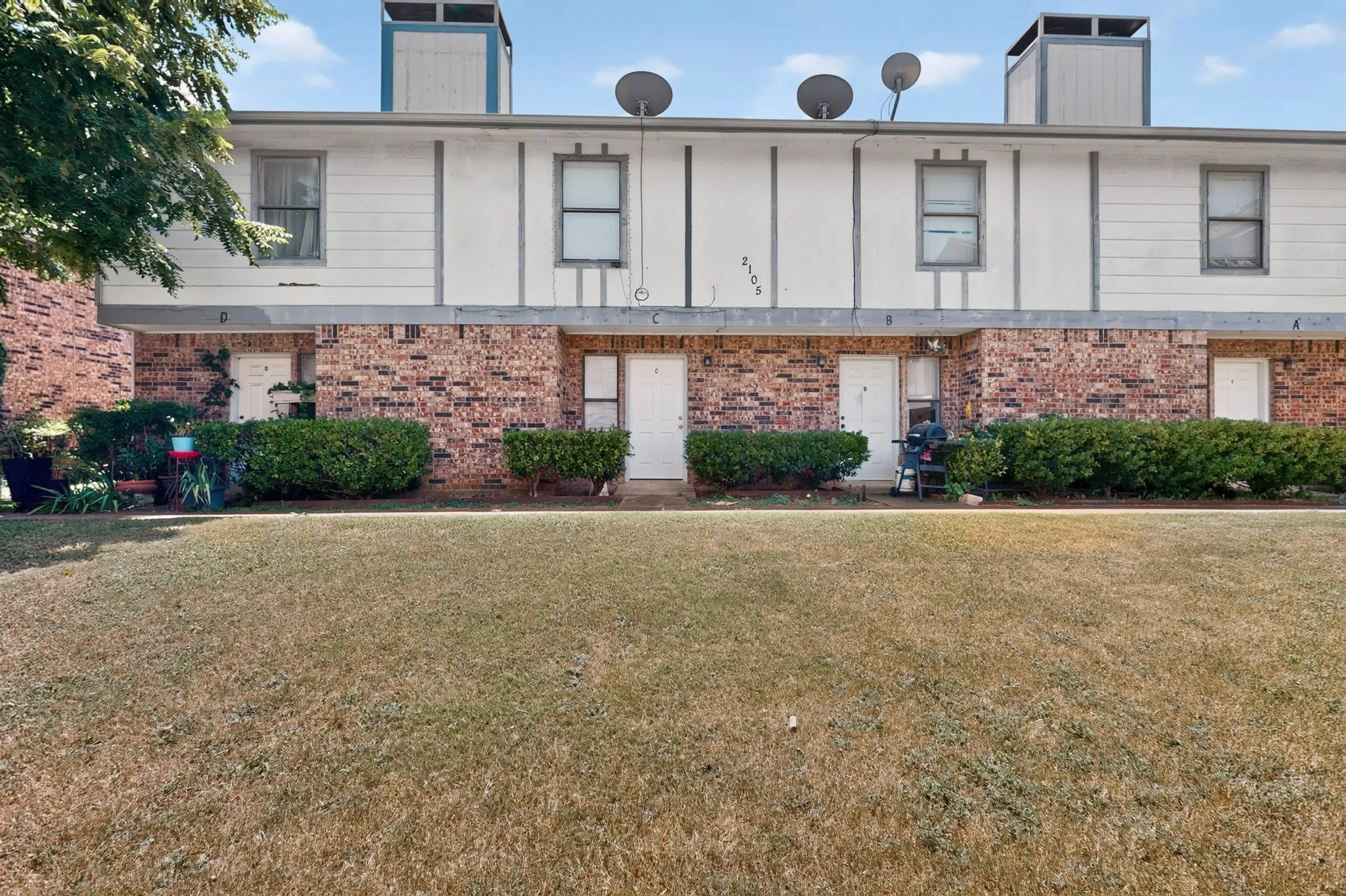 Quadruplex For Sale in Dallas County , 2105 W Walnut Street A, B, C, D, Garland, Texas 75042, 8 Bedroom, 5 Bathroom, 4 Garage spaces, 3,900 Sqft, built in 1984, mls#21305127, Real Estate Agent in Garland, Homes For Sale in Dallas county, Homes For Sale in Garland, Realtor in Garland Texas, Real Estate Brokerage Independent Realty Texas, Luminita Cordes Realtor