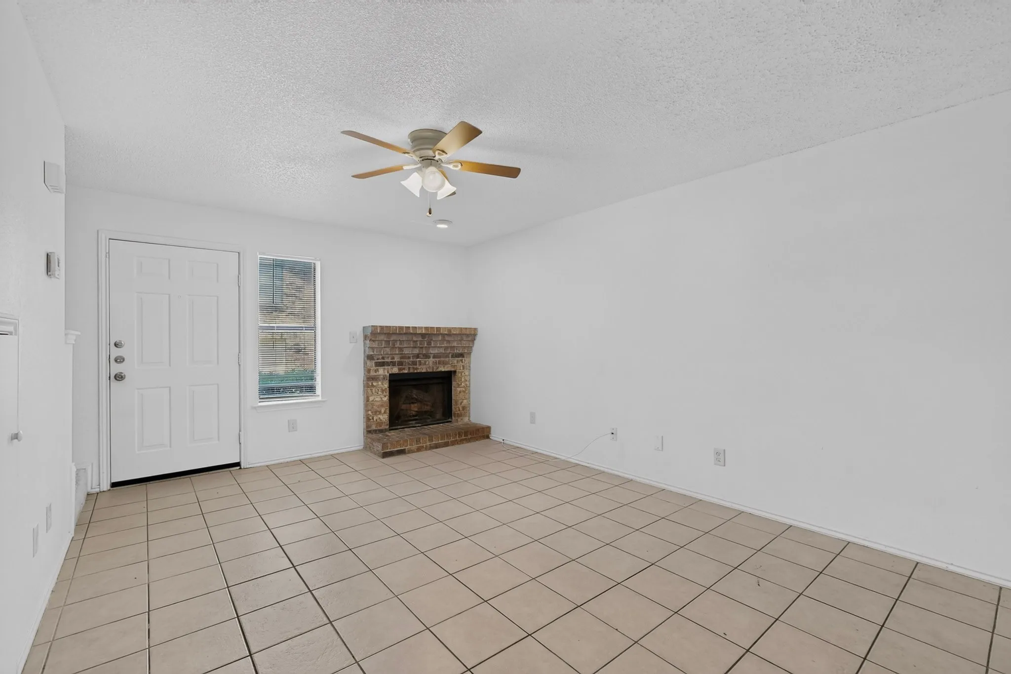 Quadruplex For Sale in Dallas County , 2105 W Walnut Street A, B, C, D, Garland, Texas 75042, 8 Bedroom, 5 Bathroom, 4 Garage spaces, 3,900 Sqft, built in 1984, mls#21305127, Real Estate Agent in Garland, Homes For Sale in Dallas county, Homes For Sale in Garland, Realtor in Garland Texas, Real Estate Brokerage Independent Realty Texas, Luminita Cordes Realtor