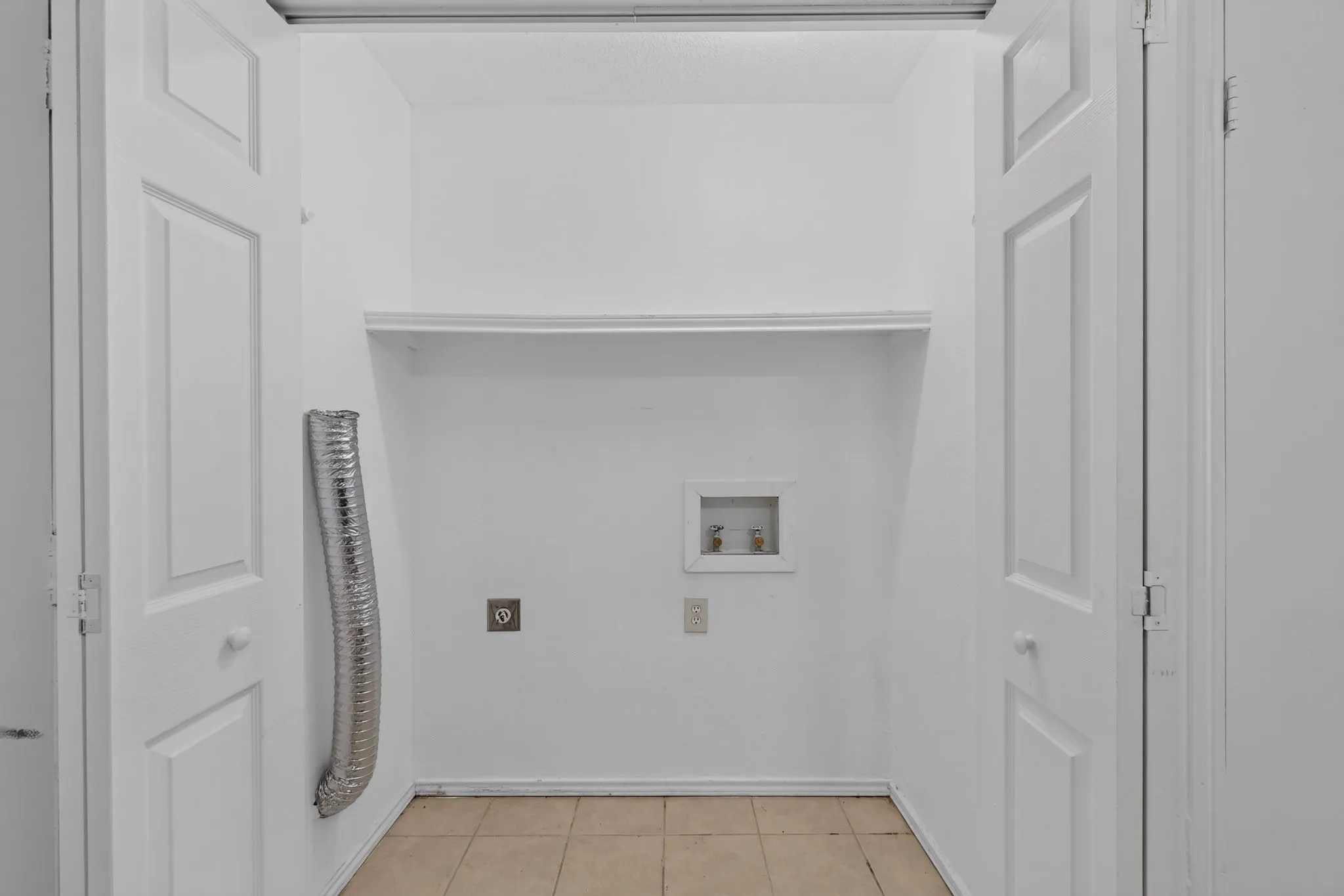Quadruplex For Sale in Dallas County , 2105 W Walnut Street A, B, C, D, Garland, Texas 75042, 8 Bedroom, 5 Bathroom, 4 Garage spaces, 3,900 Sqft, built in 1984, mls#21305127, Real Estate Agent in Garland, Homes For Sale in Dallas county, Homes For Sale in Garland, Realtor in Garland Texas, Real Estate Brokerage Independent Realty Texas, Luminita Cordes Realtor