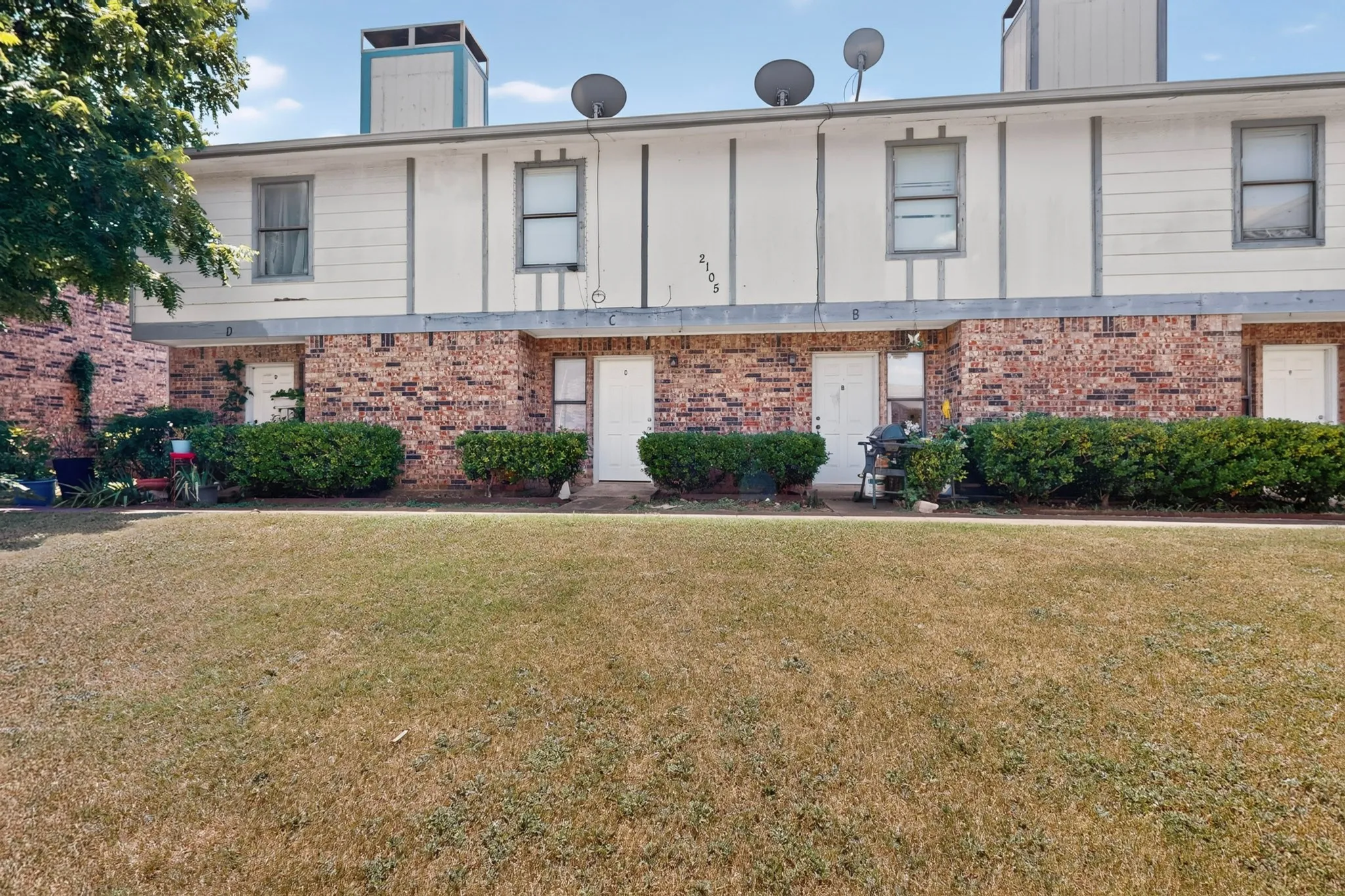 Quadruplex For Sale in Dallas County , 2105 W Walnut Street A, B, C, D, Garland, Texas 75042, 8 Bedroom, 5 Bathroom, 4 Garage spaces, 3,900 Sqft, built in 1984, mls#21305127, Real Estate Agent in Garland, Homes For Sale in Dallas county, Homes For Sale in Garland, Realtor in Garland Texas, Real Estate Brokerage Independent Realty Texas, Luminita Cordes Realtor