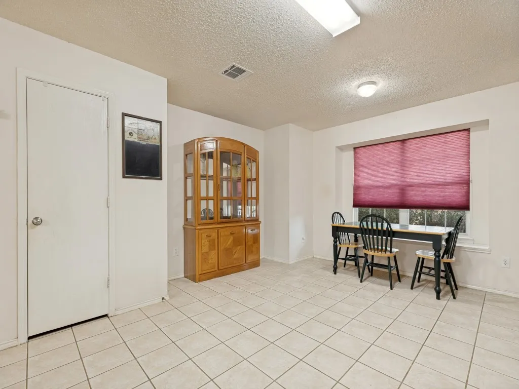 Single Family Residence For Sale in Collin County , 9809 Nixon Drive, Mc Kinney, Texas 75072, 3 Bedroom, 2 Bathroom, 2 Garage spaces, 1,815 Sqft, built in 2003, mls#21331926, Real Estate Agent in Mc Kinney, Homes For Sale in Collin county, Homes For Sale in Mc Kinney, Realtor in Mc Kinney Texas, Real Estate Brokerage Independent Realty Texas, Luminita Cordes Realtor