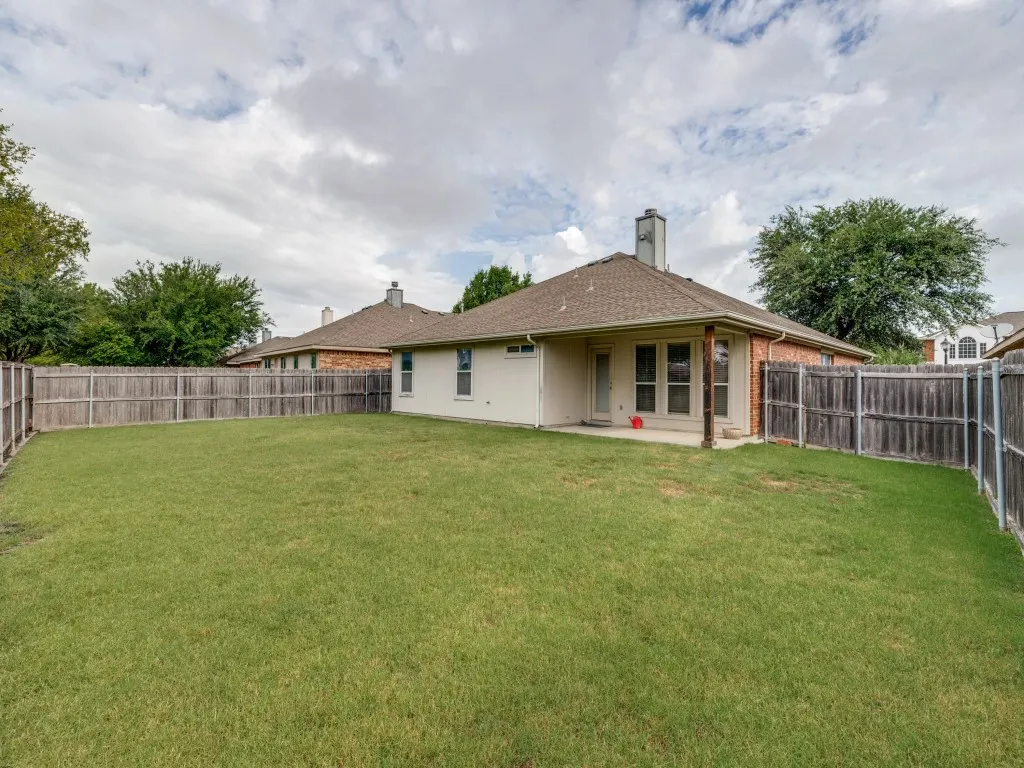Single Family Residence For Sale in Collin County , 9809 Nixon Drive, Mc Kinney, Texas 75072, 3 Bedroom, 2 Bathroom, 2 Garage spaces, 1,815 Sqft, built in 2003, mls#21331926, Real Estate Agent in Mc Kinney, Homes For Sale in Collin county, Homes For Sale in Mc Kinney, Realtor in Mc Kinney Texas, Real Estate Brokerage Independent Realty Texas, Luminita Cordes Realtor