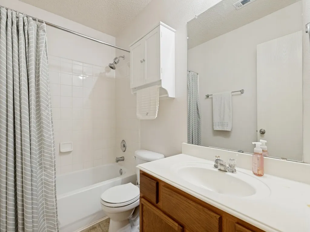 Single Family Residence For Sale in Collin County , 9809 Nixon Drive, Mc Kinney, Texas 75072, 3 Bedroom, 2 Bathroom, 2 Garage spaces, 1,815 Sqft, built in 2003, mls#21331926, Real Estate Agent in Mc Kinney, Homes For Sale in Collin county, Homes For Sale in Mc Kinney, Realtor in Mc Kinney Texas, Real Estate Brokerage Independent Realty Texas, Luminita Cordes Realtor