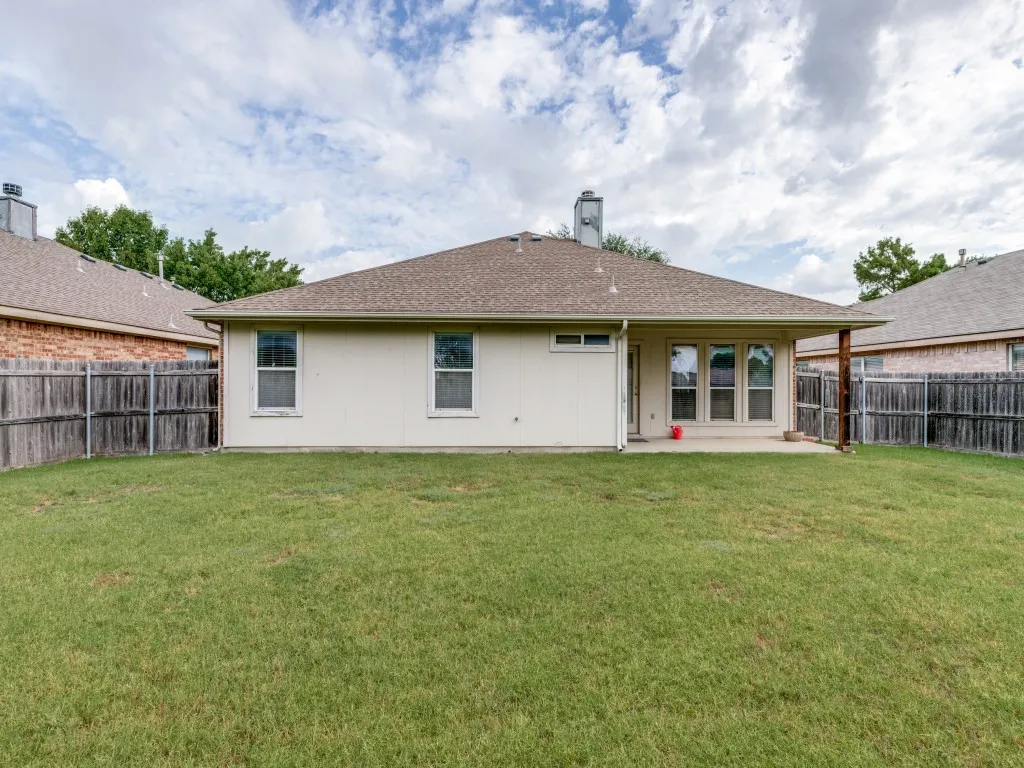 Single Family Residence For Sale in Collin County , 9809 Nixon Drive, Mc Kinney, Texas 75072, 3 Bedroom, 2 Bathroom, 2 Garage spaces, 1,815 Sqft, built in 2003, mls#21331926, Real Estate Agent in Mc Kinney, Homes For Sale in Collin county, Homes For Sale in Mc Kinney, Realtor in Mc Kinney Texas, Real Estate Brokerage Independent Realty Texas, Luminita Cordes Realtor