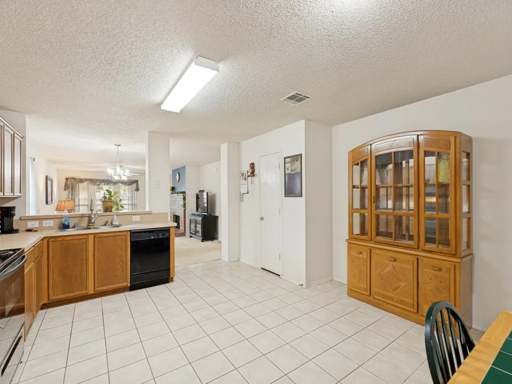 Single Family Residence For Sale in Collin County , 9809 Nixon Drive, Mc Kinney, Texas 75072, 3 Bedroom, 2 Bathroom, 2 Garage spaces, 1,815 Sqft, built in 2003, mls#21331926, Real Estate Agent in Mc Kinney, Homes For Sale in Collin county, Homes For Sale in Mc Kinney, Realtor in Mc Kinney Texas, Real Estate Brokerage Independent Realty Texas, Luminita Cordes Realtor