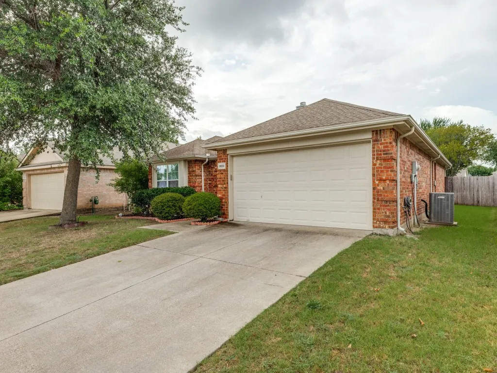Single Family Residence For Sale in Collin County , 9809 Nixon Drive, Mc Kinney, Texas 75072, 3 Bedroom, 2 Bathroom, 2 Garage spaces, 1,815 Sqft, built in 2003, mls#21331926, Real Estate Agent in Mc Kinney, Homes For Sale in Collin county, Homes For Sale in Mc Kinney, Realtor in Mc Kinney Texas, Real Estate Brokerage Independent Realty Texas, Luminita Cordes Realtor