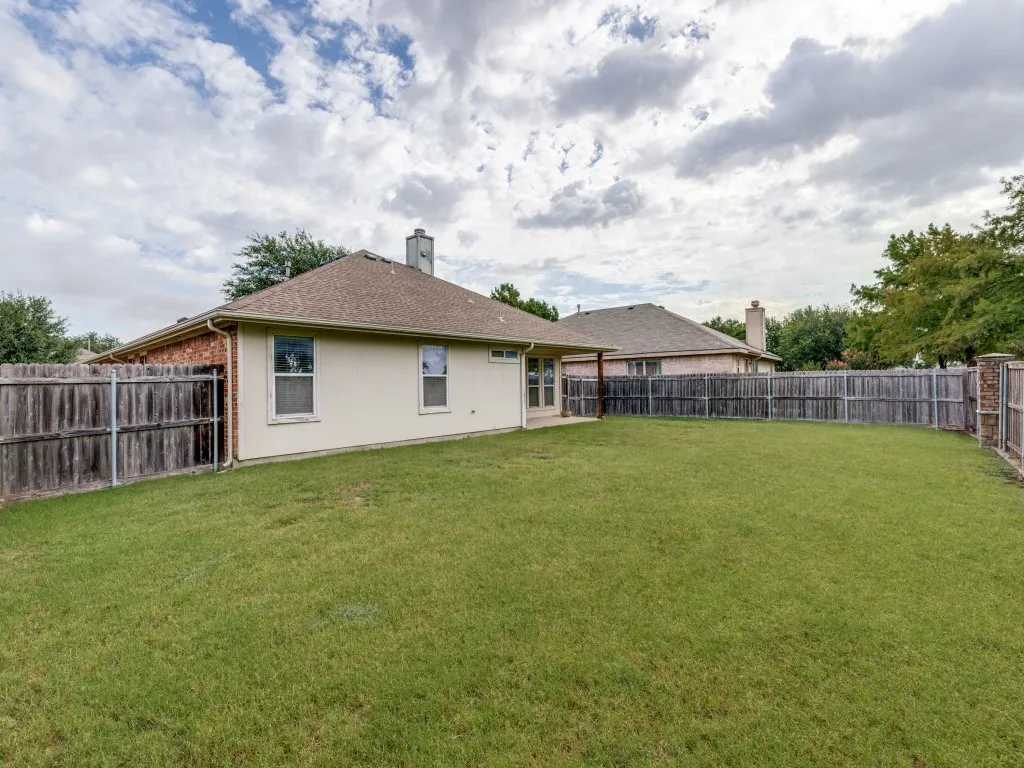 Single Family Residence For Sale in Collin County , 9809 Nixon Drive, Mc Kinney, Texas 75072, 3 Bedroom, 2 Bathroom, 2 Garage spaces, 1,815 Sqft, built in 2003, mls#21331926, Real Estate Agent in Mc Kinney, Homes For Sale in Collin county, Homes For Sale in Mc Kinney, Realtor in Mc Kinney Texas, Real Estate Brokerage Independent Realty Texas, Luminita Cordes Realtor