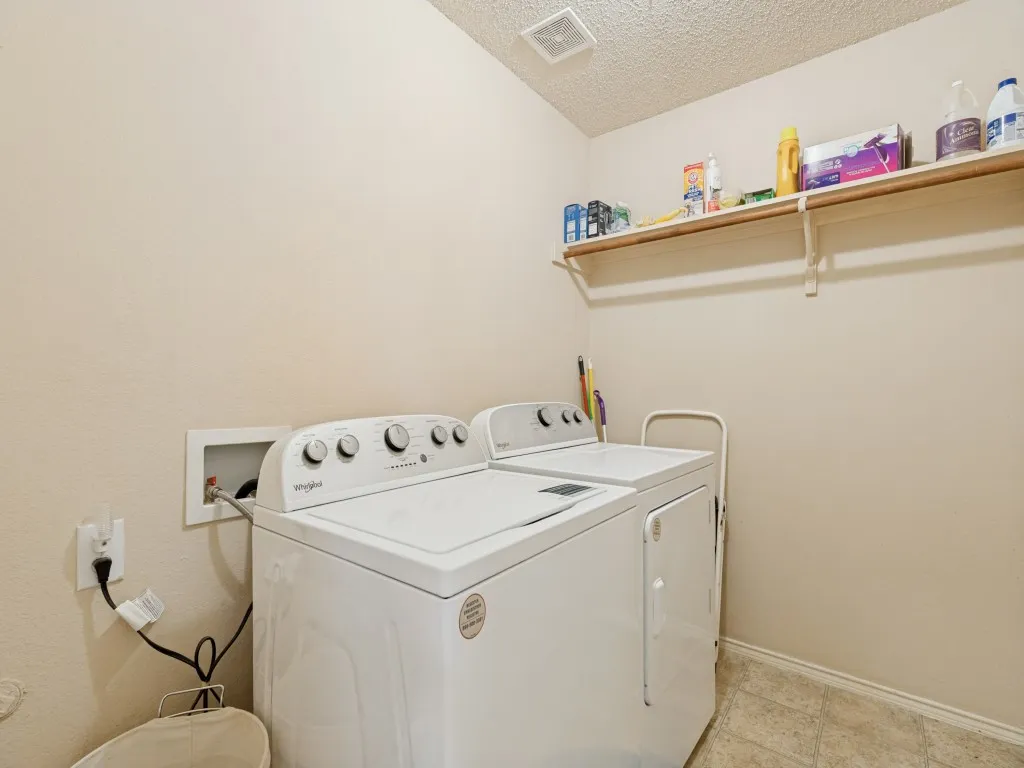 Single Family Residence For Sale in Collin County , 9809 Nixon Drive, Mc Kinney, Texas 75072, 3 Bedroom, 2 Bathroom, 2 Garage spaces, 1,815 Sqft, built in 2003, mls#21331926, Real Estate Agent in Mc Kinney, Homes For Sale in Collin county, Homes For Sale in Mc Kinney, Realtor in Mc Kinney Texas, Real Estate Brokerage Independent Realty Texas, Luminita Cordes Realtor
