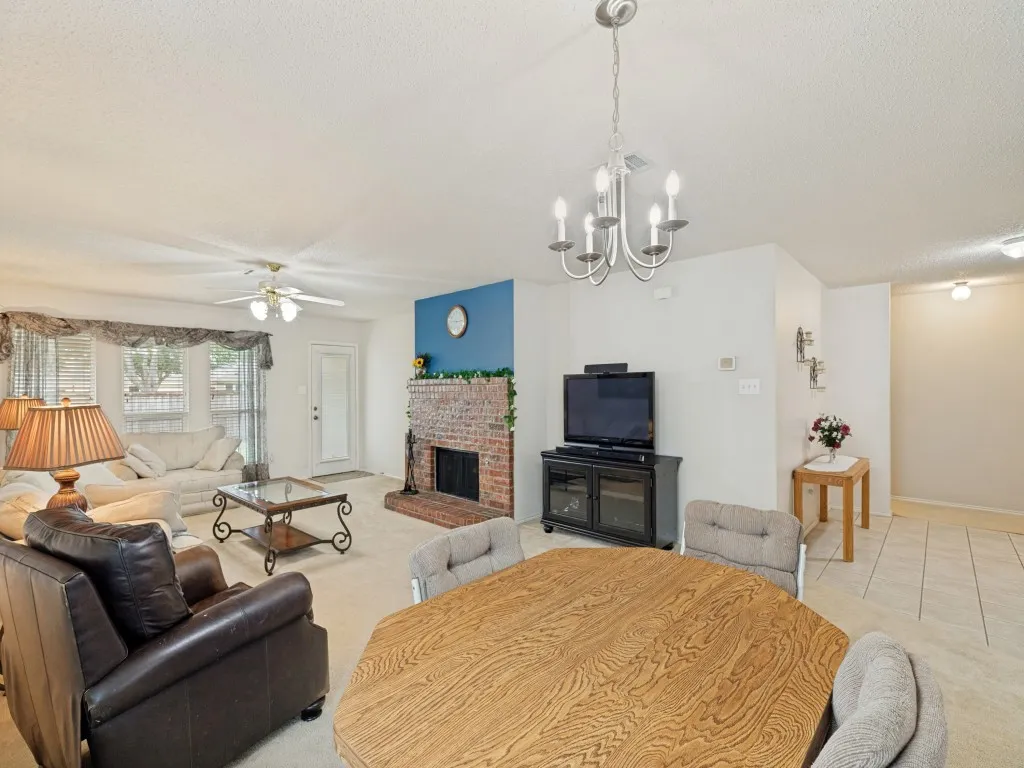 Single Family Residence For Sale in Collin County , 9809 Nixon Drive, Mc Kinney, Texas 75072, 3 Bedroom, 2 Bathroom, 2 Garage spaces, 1,815 Sqft, built in 2003, mls#21331926, Real Estate Agent in Mc Kinney, Homes For Sale in Collin county, Homes For Sale in Mc Kinney, Realtor in Mc Kinney Texas, Real Estate Brokerage Independent Realty Texas, Luminita Cordes Realtor