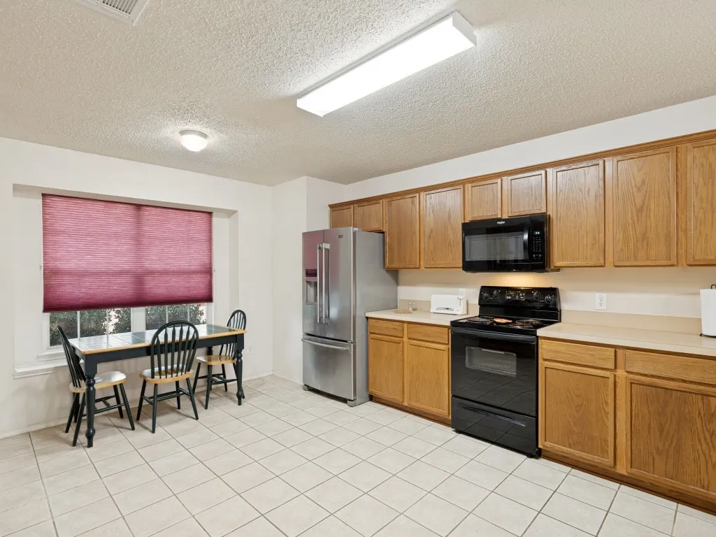 Single Family Residence For Sale in Collin County , 9809 Nixon Drive, Mc Kinney, Texas 75072, 3 Bedroom, 2 Bathroom, 2 Garage spaces, 1,815 Sqft, built in 2003, mls#21331926, Real Estate Agent in Mc Kinney, Homes For Sale in Collin county, Homes For Sale in Mc Kinney, Realtor in Mc Kinney Texas, Real Estate Brokerage Independent Realty Texas, Luminita Cordes Realtor
