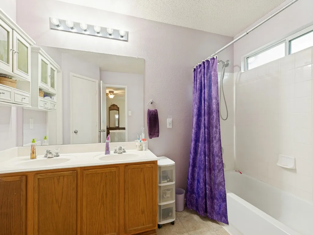 Single Family Residence For Sale in Collin County , 9809 Nixon Drive, Mc Kinney, Texas 75072, 3 Bedroom, 2 Bathroom, 2 Garage spaces, 1,815 Sqft, built in 2003, mls#21331926, Real Estate Agent in Mc Kinney, Homes For Sale in Collin county, Homes For Sale in Mc Kinney, Realtor in Mc Kinney Texas, Real Estate Brokerage Independent Realty Texas, Luminita Cordes Realtor