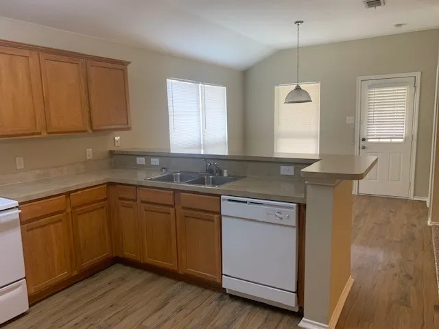 Single Family Residence For Sale in Collin County , 721 Bamboo Drive, Anna, Texas 75409, 3 Bedrooms, 2 Bathrooms, 2 Garage spaces, 1,490 Sqft, built in 2005, Price $289,500, mls#21327893, Real Estate Agent in Anna, Homes For Sale in Collin county, Homes For Sale in Anna, Realtor in Anna Texas, Real Estate Brokerage Independent Realty Texas, Luminita Cordes Realtor