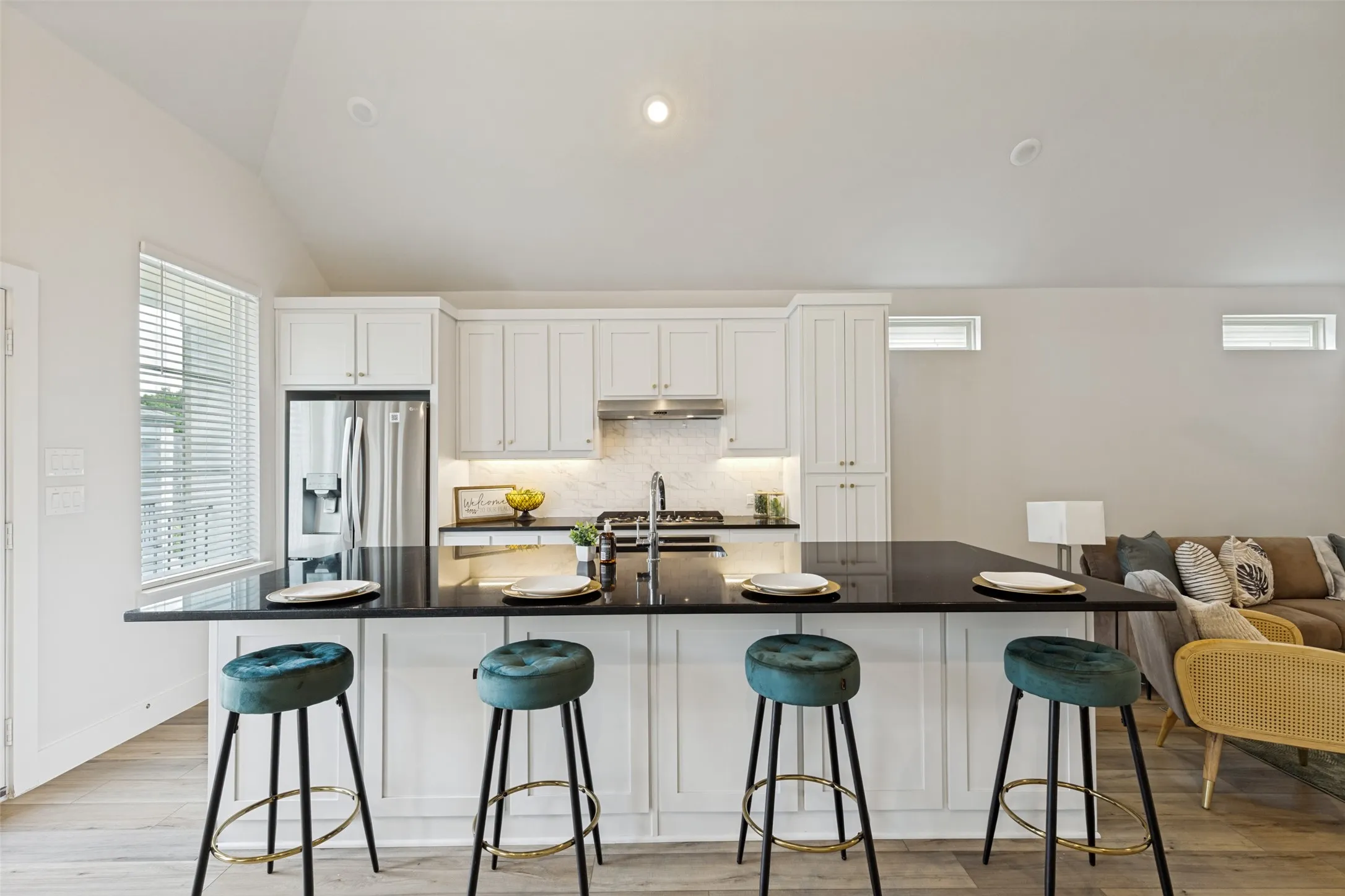 Single Family Residence For Rent in Dallas County , 8117 Radnor Road, Dallas, Texas 75231, 3 Bedroom, 3 Bathroom, 2 Garage spaces, 1,670 Sqft, built in 2023, mls#21331987, Real Estate Agent in Dallas, Homes For Rent in Dallas county, Homes For Rent in Dallas, Realtor in Dallas Texas, Real Estate Brokerage Independent Realty Texas, Luminita Cordes Realtor