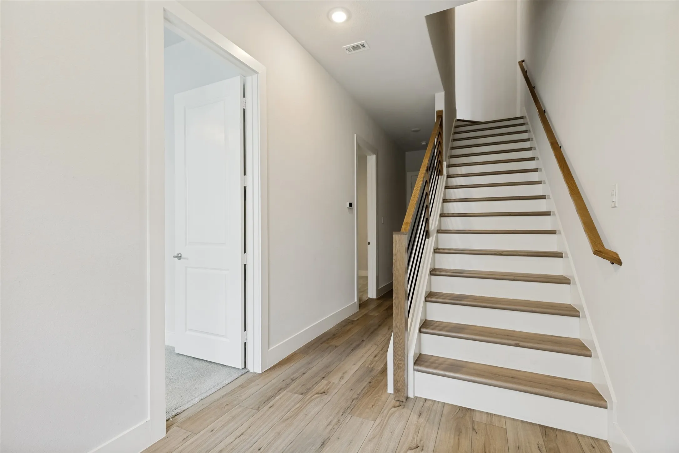 Single Family Residence For Rent in Dallas County , 8117 Radnor Road, Dallas, Texas 75231, 3 Bedroom, 3 Bathroom, 2 Garage spaces, 1,670 Sqft, built in 2023, mls#21331987, Real Estate Agent in Dallas, Homes For Rent in Dallas county, Homes For Rent in Dallas, Realtor in Dallas Texas, Real Estate Brokerage Independent Realty Texas, Luminita Cordes Realtor