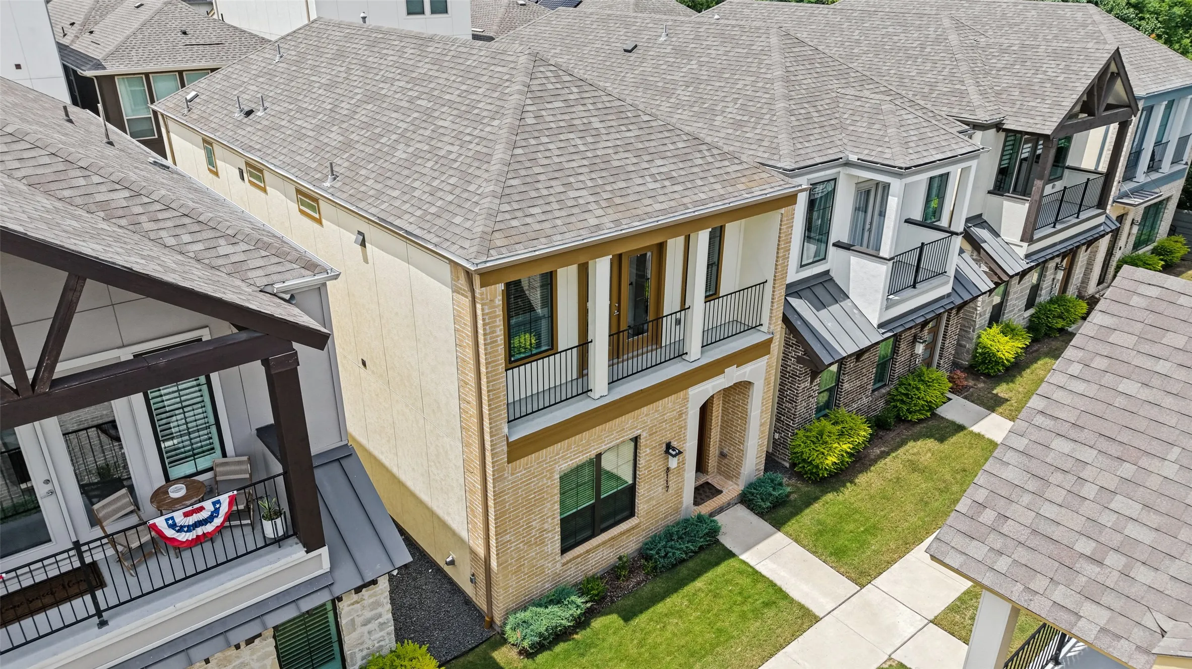 Single Family Residence For Rent in Dallas County , 8117 Radnor Road, Dallas, Texas 75231, 3 Bedroom, 3 Bathroom, 2 Garage spaces, 1,670 Sqft, built in 2023, mls#21331987, Real Estate Agent in Dallas, Homes For Rent in Dallas county, Homes For Rent in Dallas, Realtor in Dallas Texas, Real Estate Brokerage Independent Realty Texas, Luminita Cordes Realtor