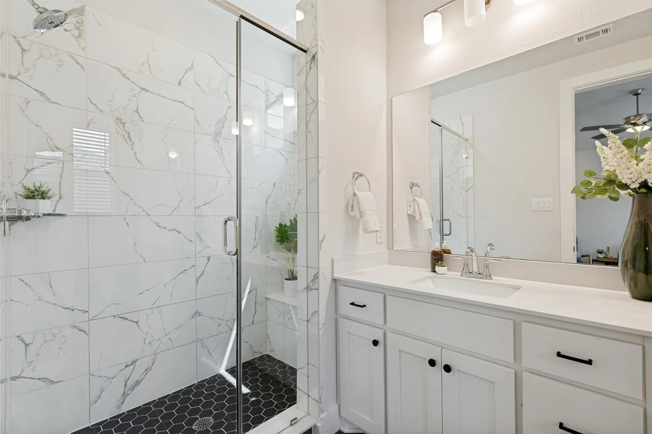 Single Family Residence For Rent in Dallas County , 8117 Radnor Road, Dallas, Texas 75231, 3 Bedroom, 3 Bathroom, 2 Garage spaces, 1,670 Sqft, built in 2023, mls#21331987, Real Estate Agent in Dallas, Homes For Rent in Dallas county, Homes For Rent in Dallas, Realtor in Dallas Texas, Real Estate Brokerage Independent Realty Texas, Luminita Cordes Realtor