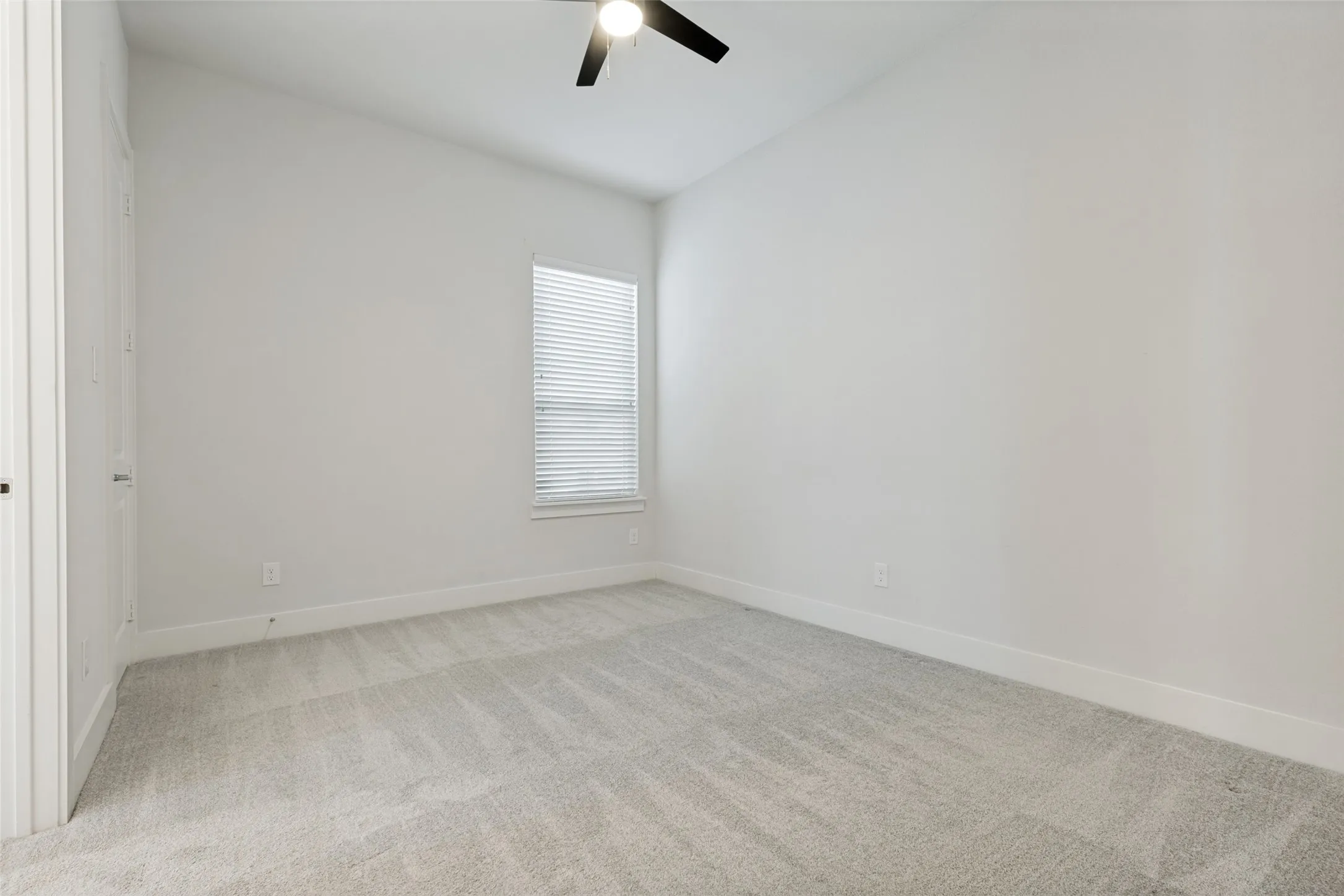 Single Family Residence For Rent in Dallas County , 8117 Radnor Road, Dallas, Texas 75231, 3 Bedroom, 3 Bathroom, 2 Garage spaces, 1,670 Sqft, built in 2023, mls#21331987, Real Estate Agent in Dallas, Homes For Rent in Dallas county, Homes For Rent in Dallas, Realtor in Dallas Texas, Real Estate Brokerage Independent Realty Texas, Luminita Cordes Realtor