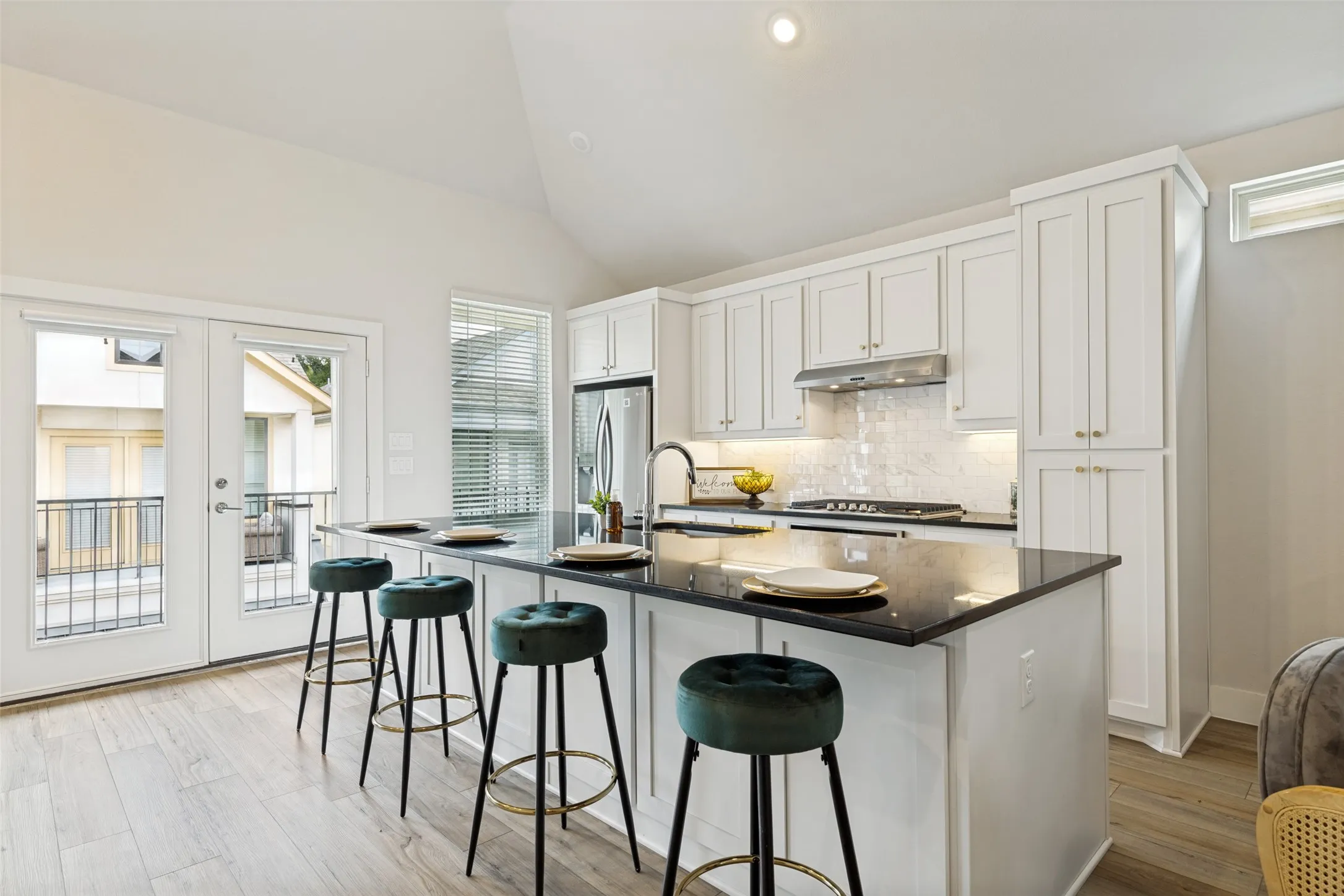 Single Family Residence For Rent in Dallas County , 8117 Radnor Road, Dallas, Texas 75231, 3 Bedroom, 3 Bathroom, 2 Garage spaces, 1,670 Sqft, built in 2023, mls#21331987, Real Estate Agent in Dallas, Homes For Rent in Dallas county, Homes For Rent in Dallas, Realtor in Dallas Texas, Real Estate Brokerage Independent Realty Texas, Luminita Cordes Realtor