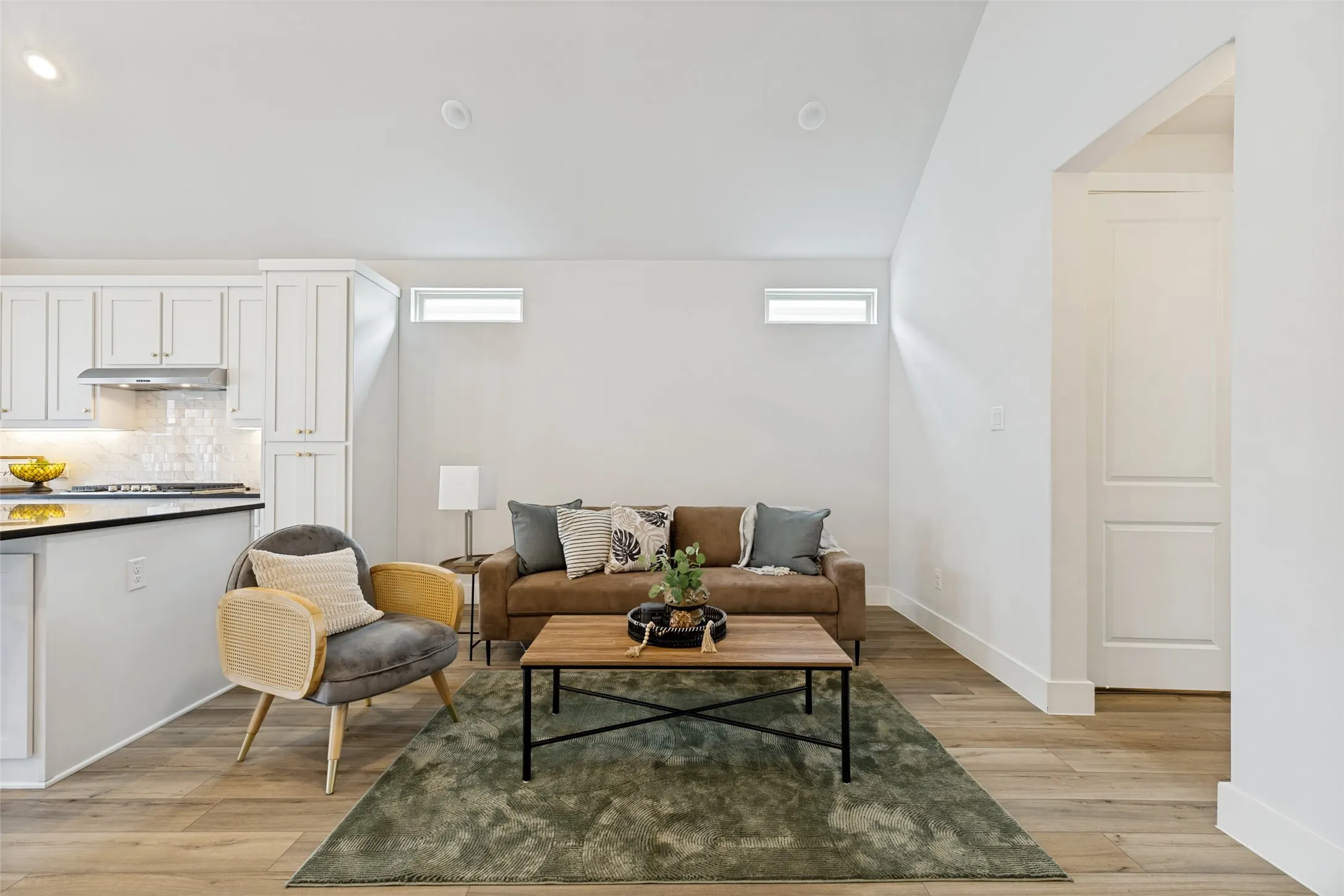 Single Family Residence For Rent in Dallas County , 8117 Radnor Road, Dallas, Texas 75231, 3 Bedroom, 3 Bathroom, 2 Garage spaces, 1,670 Sqft, built in 2023, mls#21331987, Real Estate Agent in Dallas, Homes For Rent in Dallas county, Homes For Rent in Dallas, Realtor in Dallas Texas, Real Estate Brokerage Independent Realty Texas, Luminita Cordes Realtor