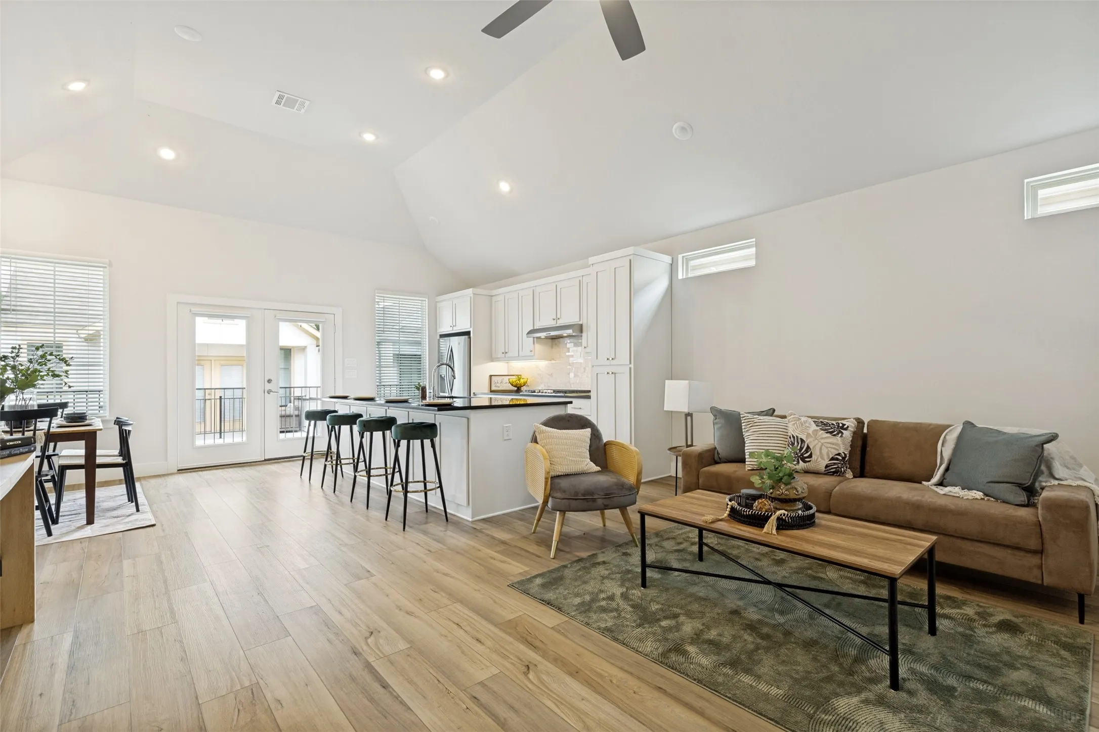 Single Family Residence For Rent in Dallas County , 8117 Radnor Road, Dallas, Texas 75231, 3 Bedroom, 3 Bathroom, 2 Garage spaces, 1,670 Sqft, built in 2023, mls#21331987, Real Estate Agent in Dallas, Homes For Rent in Dallas county, Homes For Rent in Dallas, Realtor in Dallas Texas, Real Estate Brokerage Independent Realty Texas, Luminita Cordes Realtor
