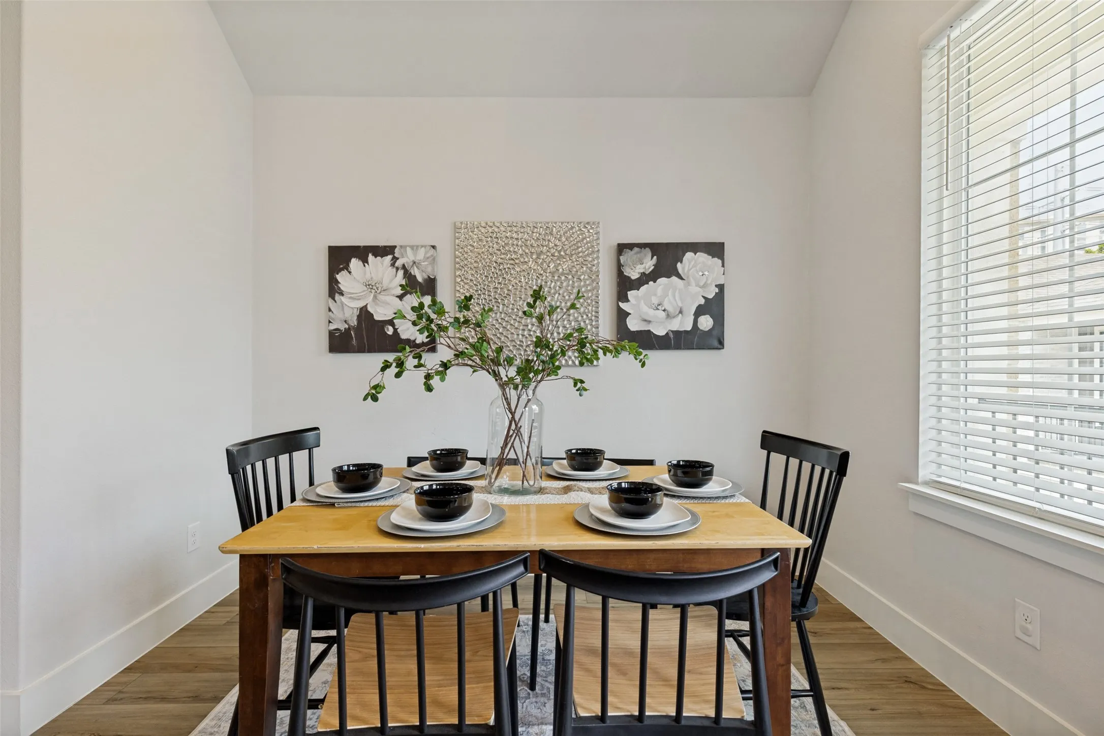 Single Family Residence For Rent in Dallas County , 8117 Radnor Road, Dallas, Texas 75231, 3 Bedroom, 3 Bathroom, 2 Garage spaces, 1,670 Sqft, built in 2023, mls#21331987, Real Estate Agent in Dallas, Homes For Rent in Dallas county, Homes For Rent in Dallas, Realtor in Dallas Texas, Real Estate Brokerage Independent Realty Texas, Luminita Cordes Realtor