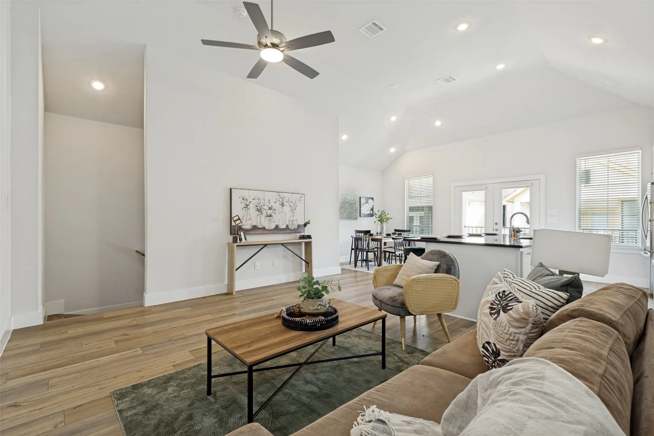 Single Family Residence For Rent in Dallas County , 8117 Radnor Road, Dallas, Texas 75231, 3 Bedroom, 3 Bathroom, 2 Garage spaces, 1,670 Sqft, built in 2023, mls#21331987, Real Estate Agent in Dallas, Homes For Rent in Dallas county, Homes For Rent in Dallas, Realtor in Dallas Texas, Real Estate Brokerage Independent Realty Texas, Luminita Cordes Realtor
