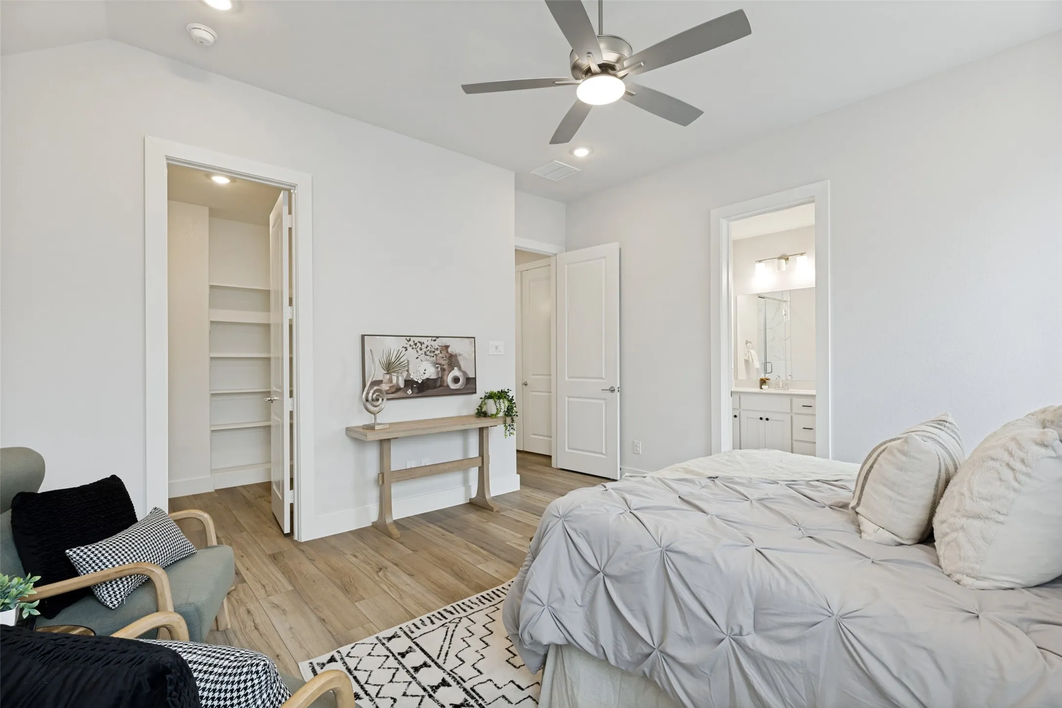 Single Family Residence For Rent in Dallas County , 8117 Radnor Road, Dallas, Texas 75231, 3 Bedroom, 3 Bathroom, 2 Garage spaces, 1,670 Sqft, built in 2023, mls#21331987, Real Estate Agent in Dallas, Homes For Rent in Dallas county, Homes For Rent in Dallas, Realtor in Dallas Texas, Real Estate Brokerage Independent Realty Texas, Luminita Cordes Realtor