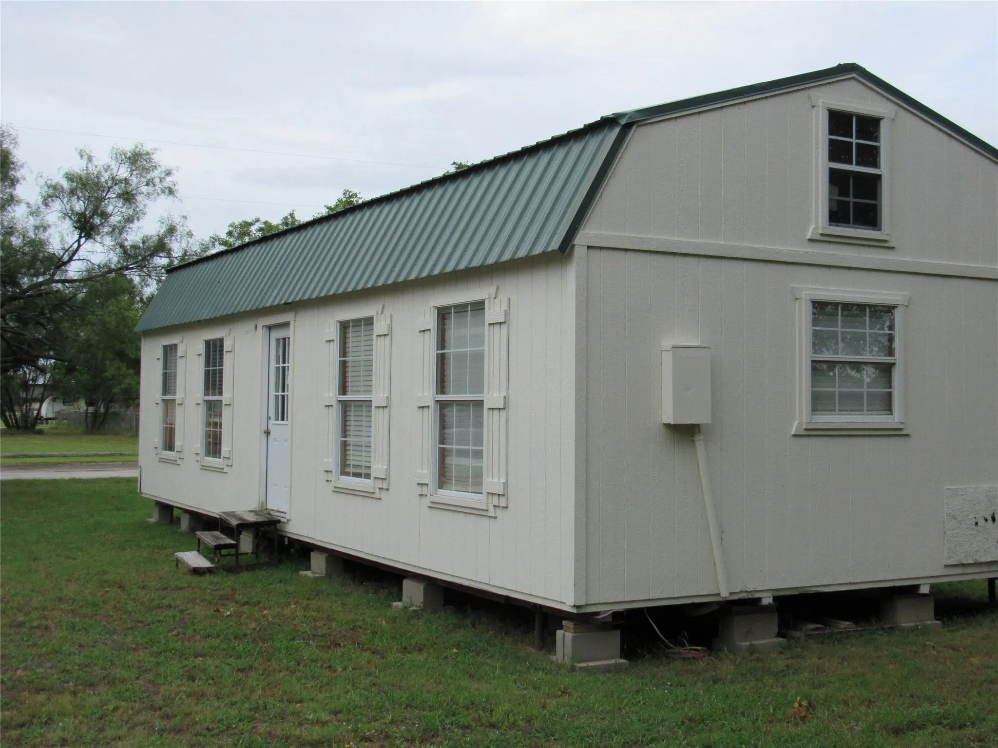 Free Standing Unit 4
NOT FINISHED INSIDE